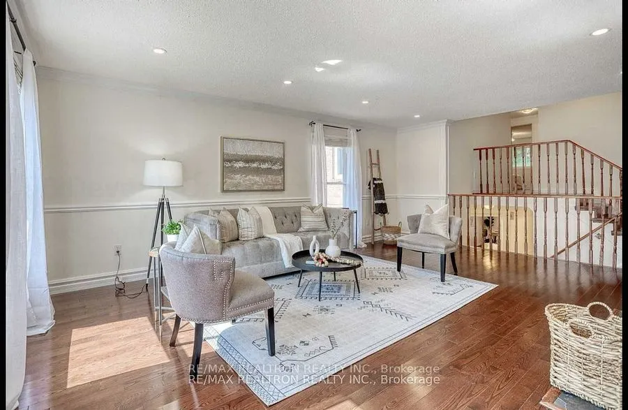 56 Deverill Crescent, #Upper