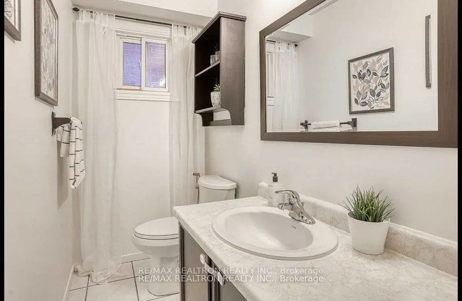 56 Deverill Crescent, #Upper