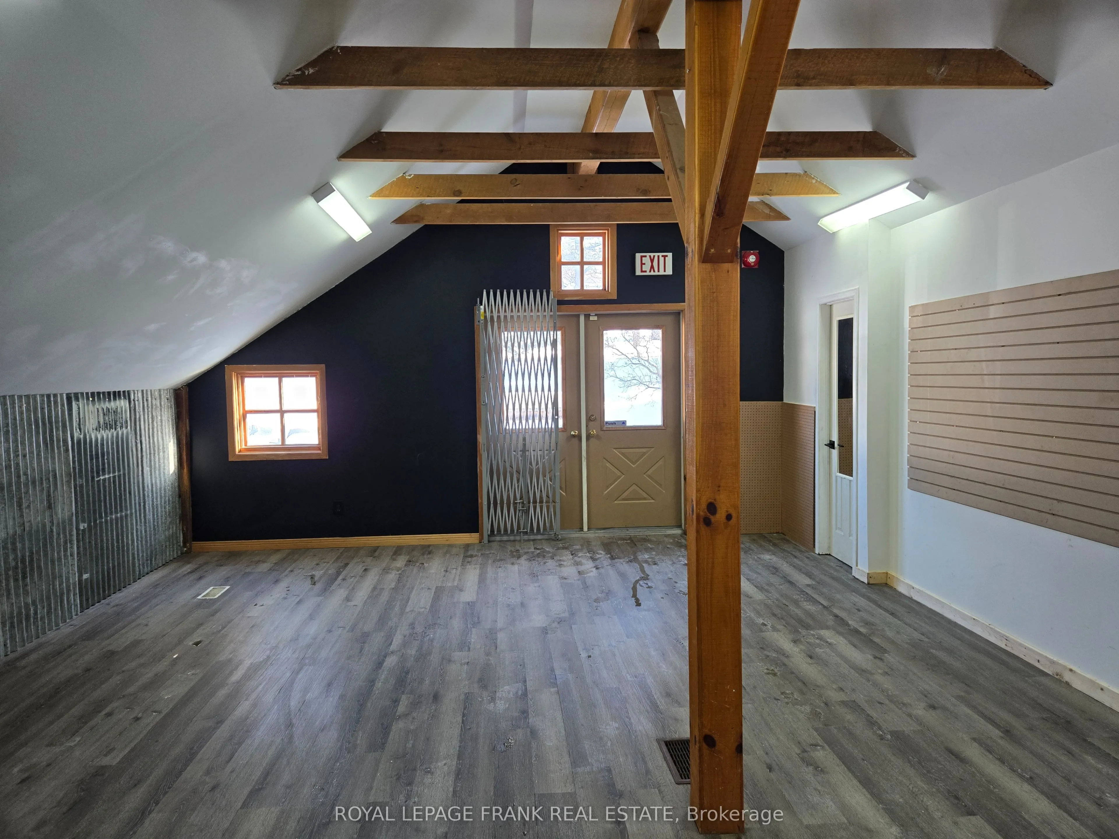 116 King Street W