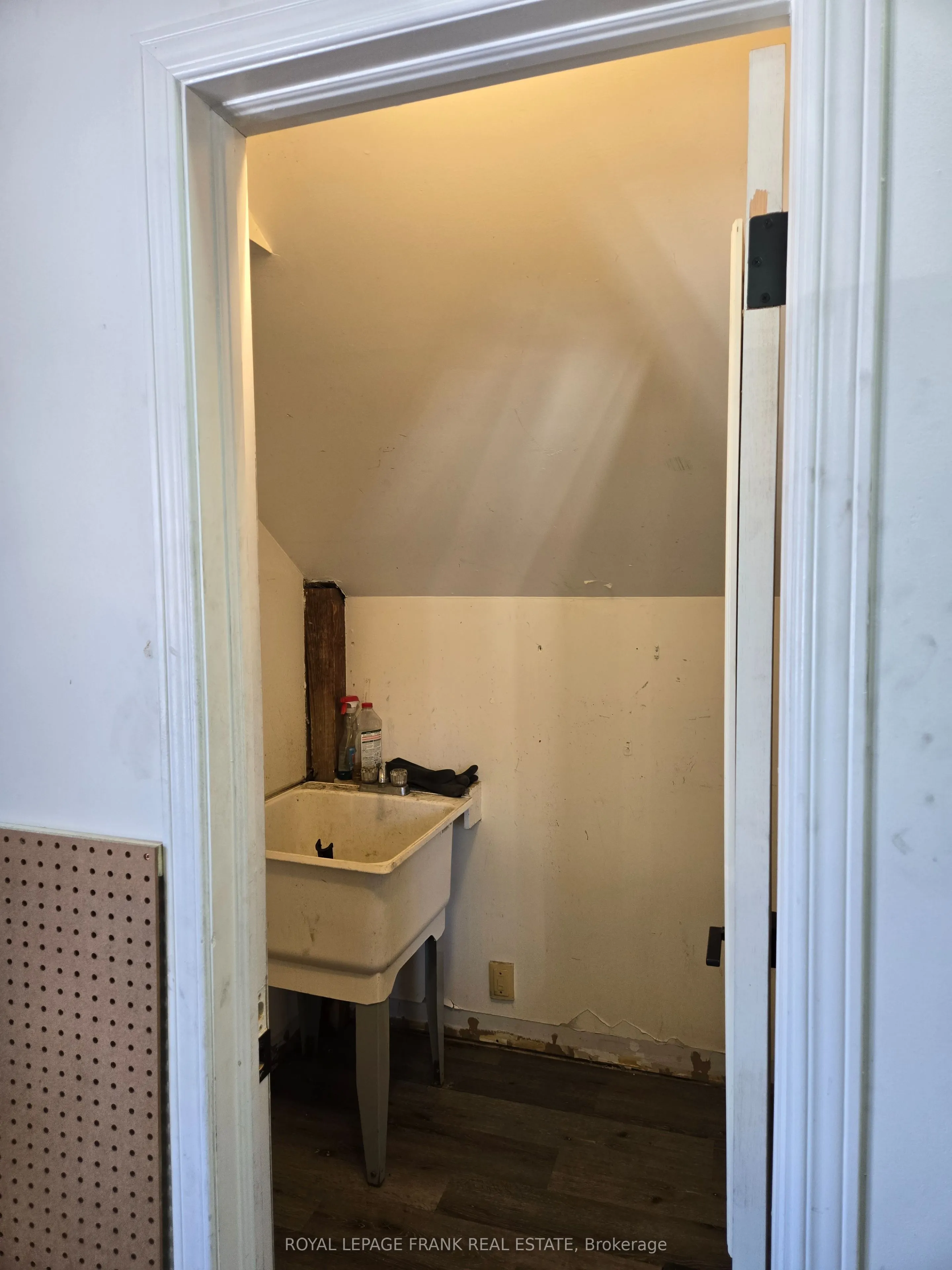 116 King Street W