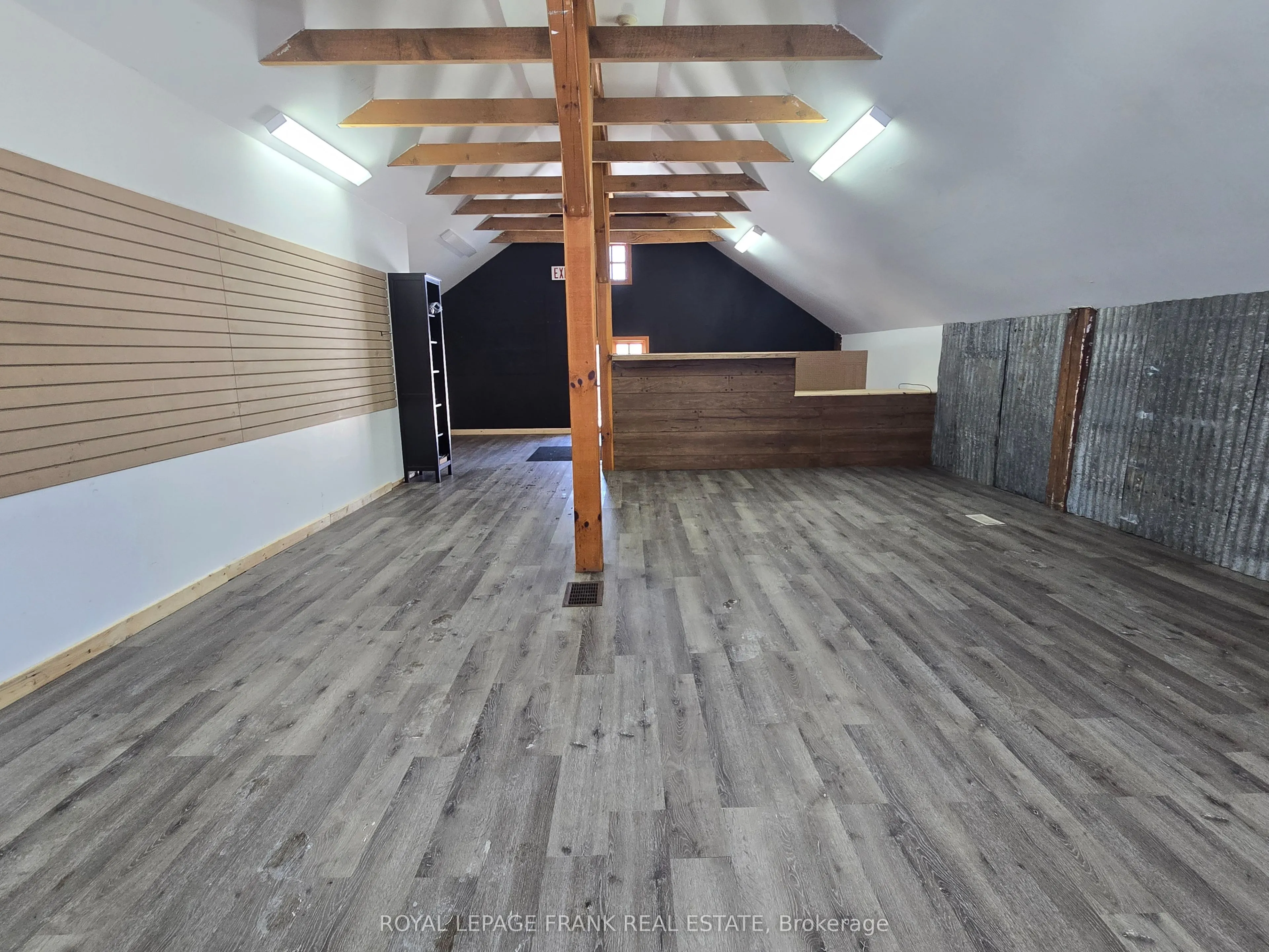 116 King Street W