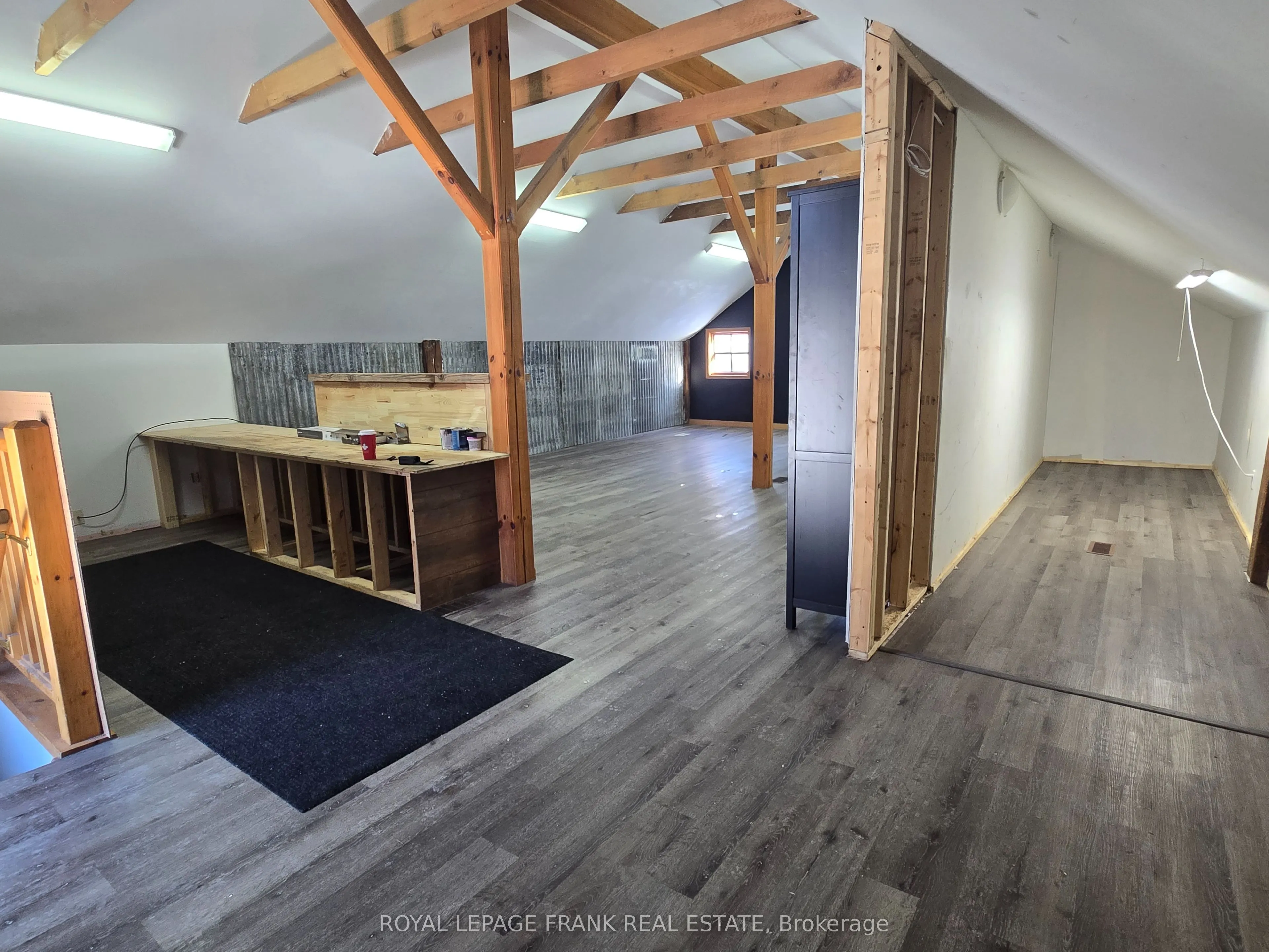116 King Street W