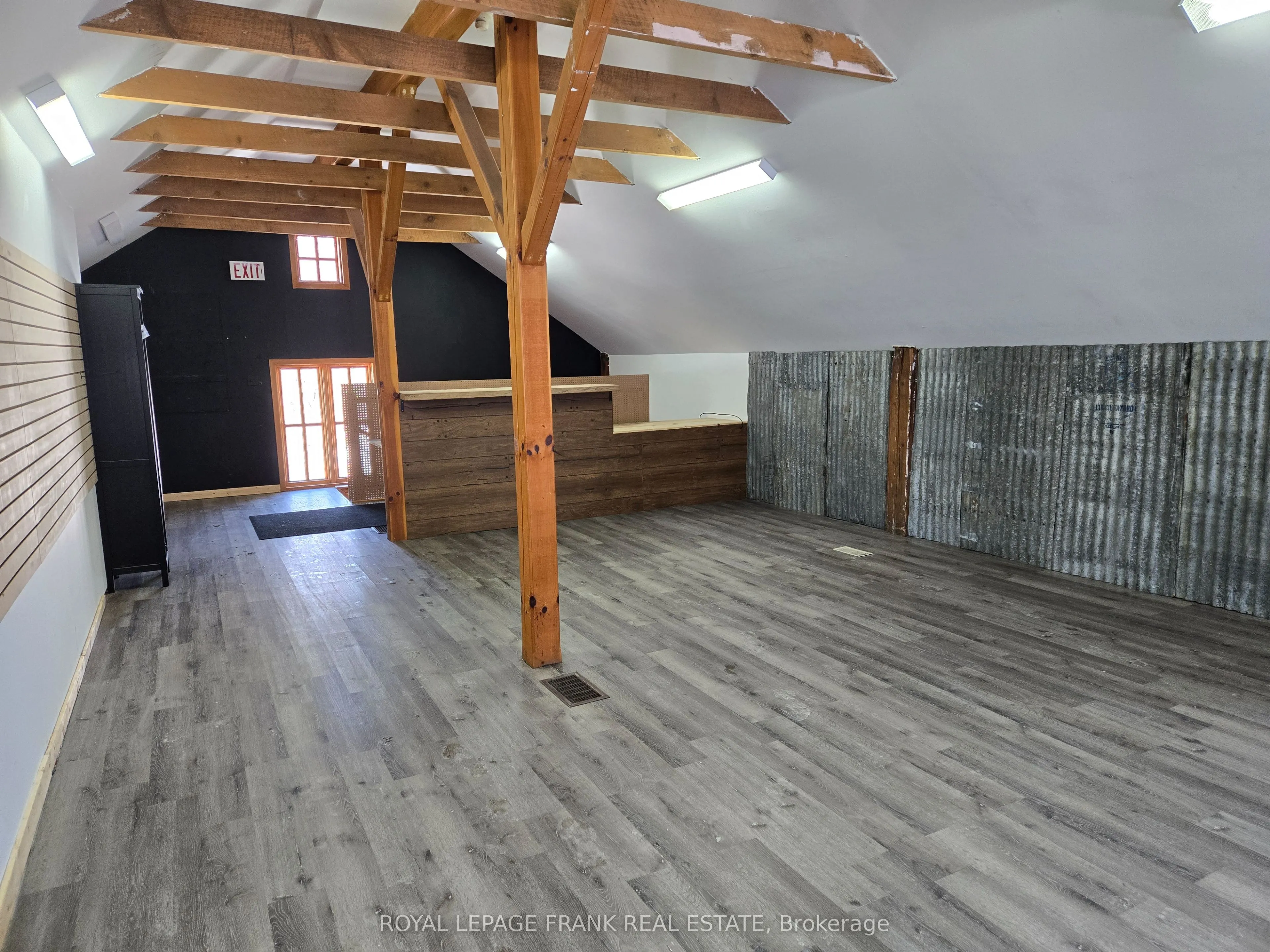 116 King Street W
