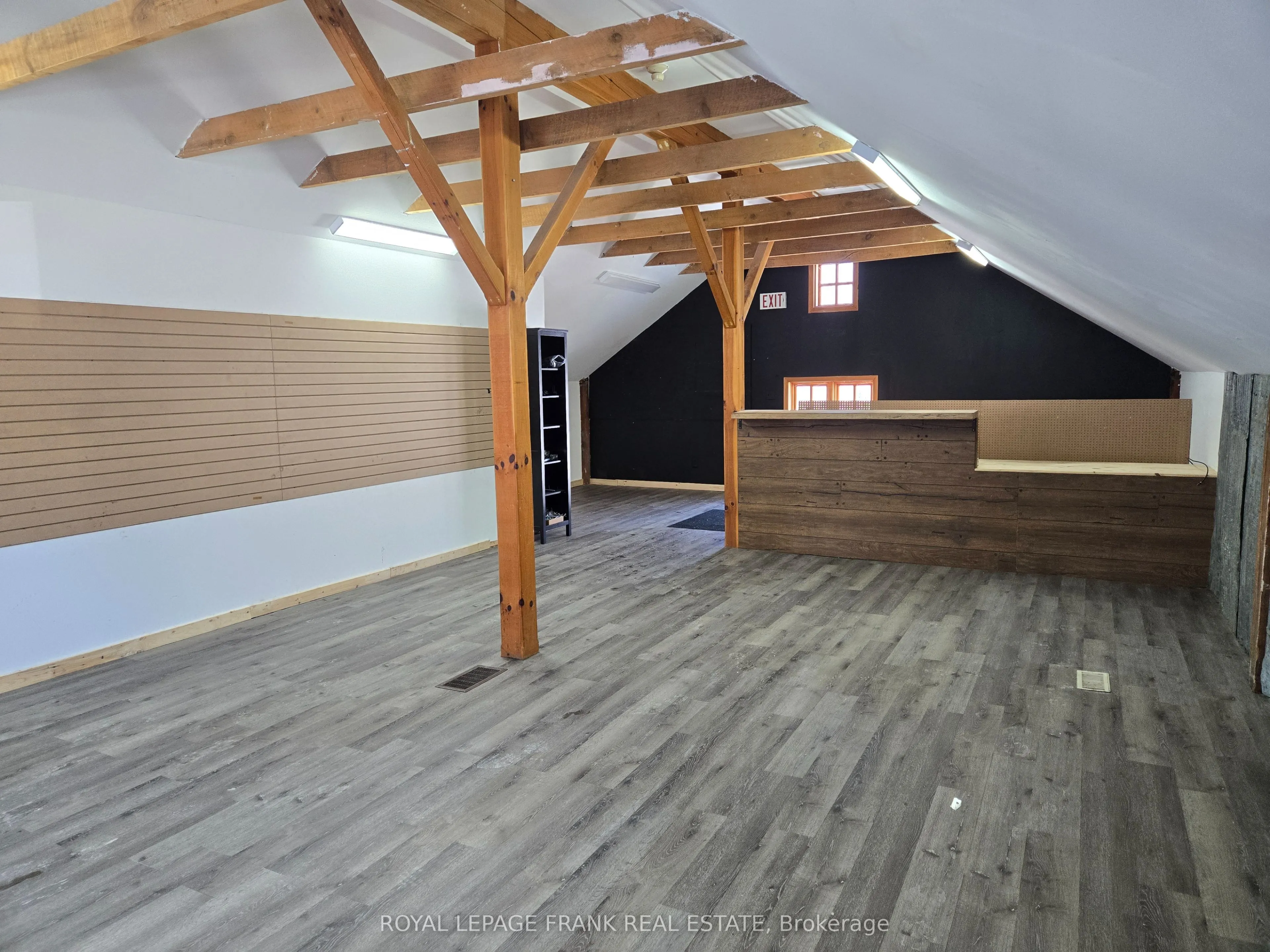 116 King Street W