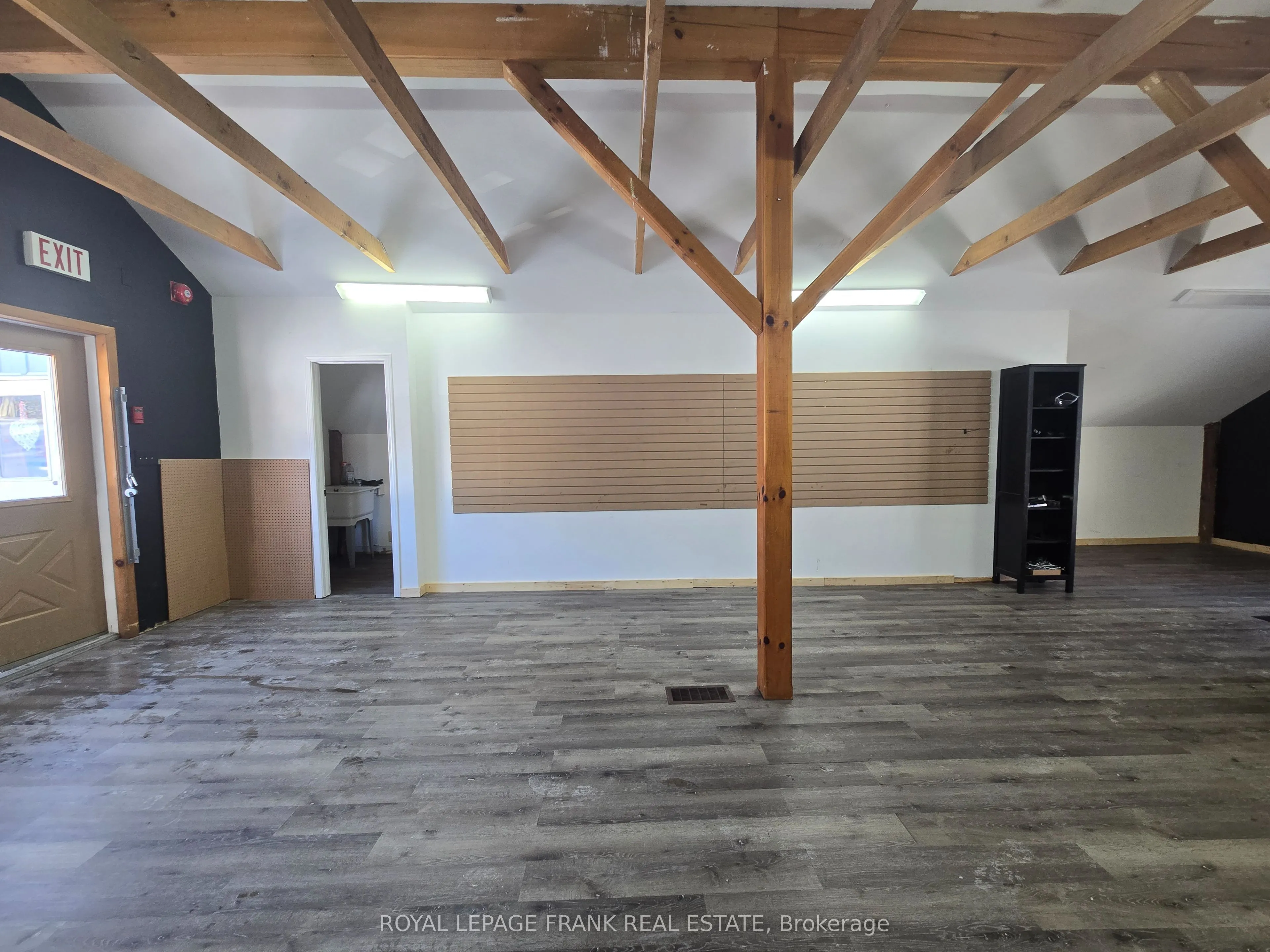 116 King Street W