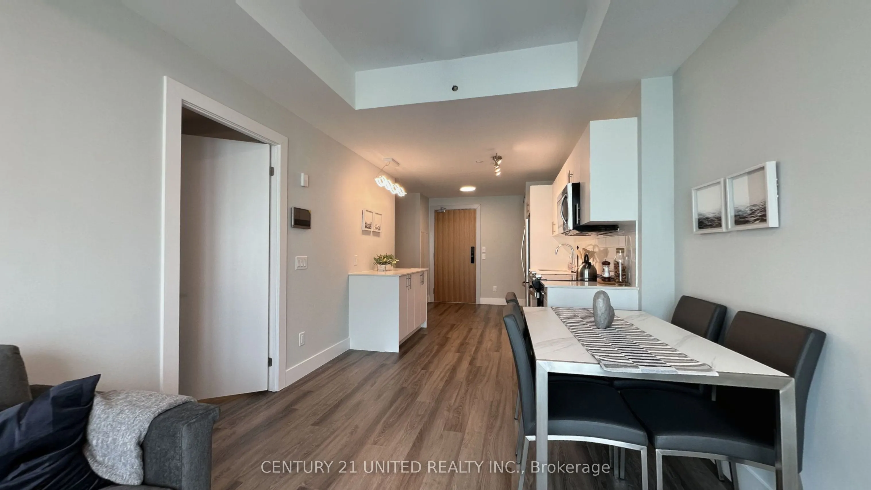 80 Bond Street E, #821