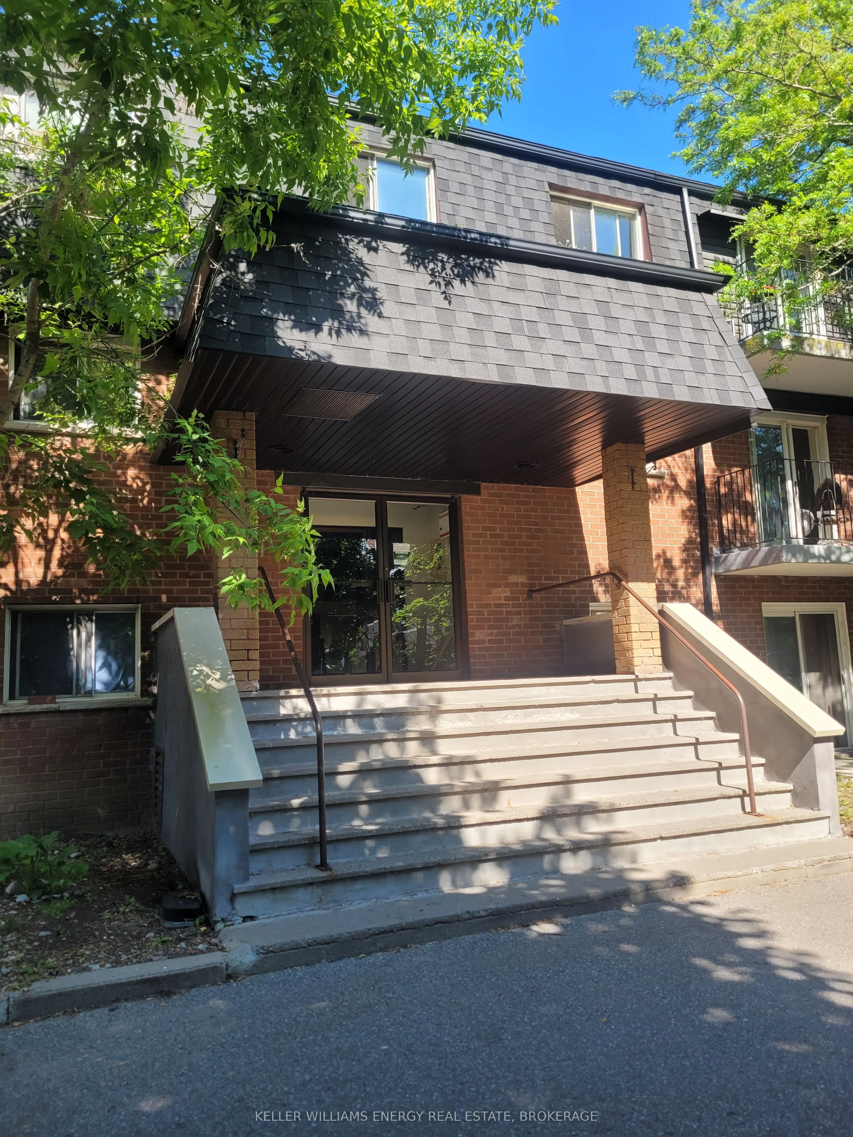 576 Mary Street E, #107