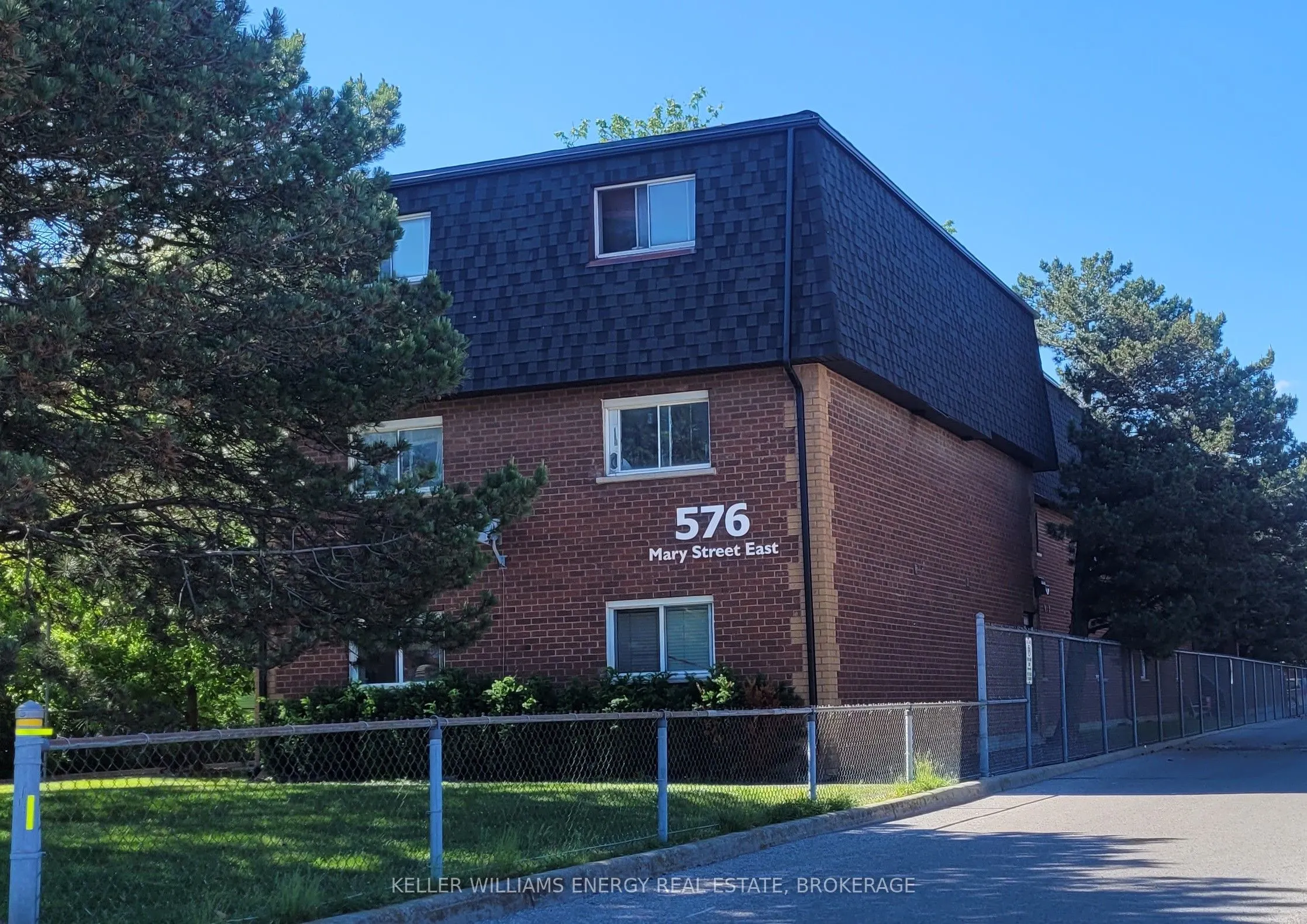 576 Mary Street E, #107