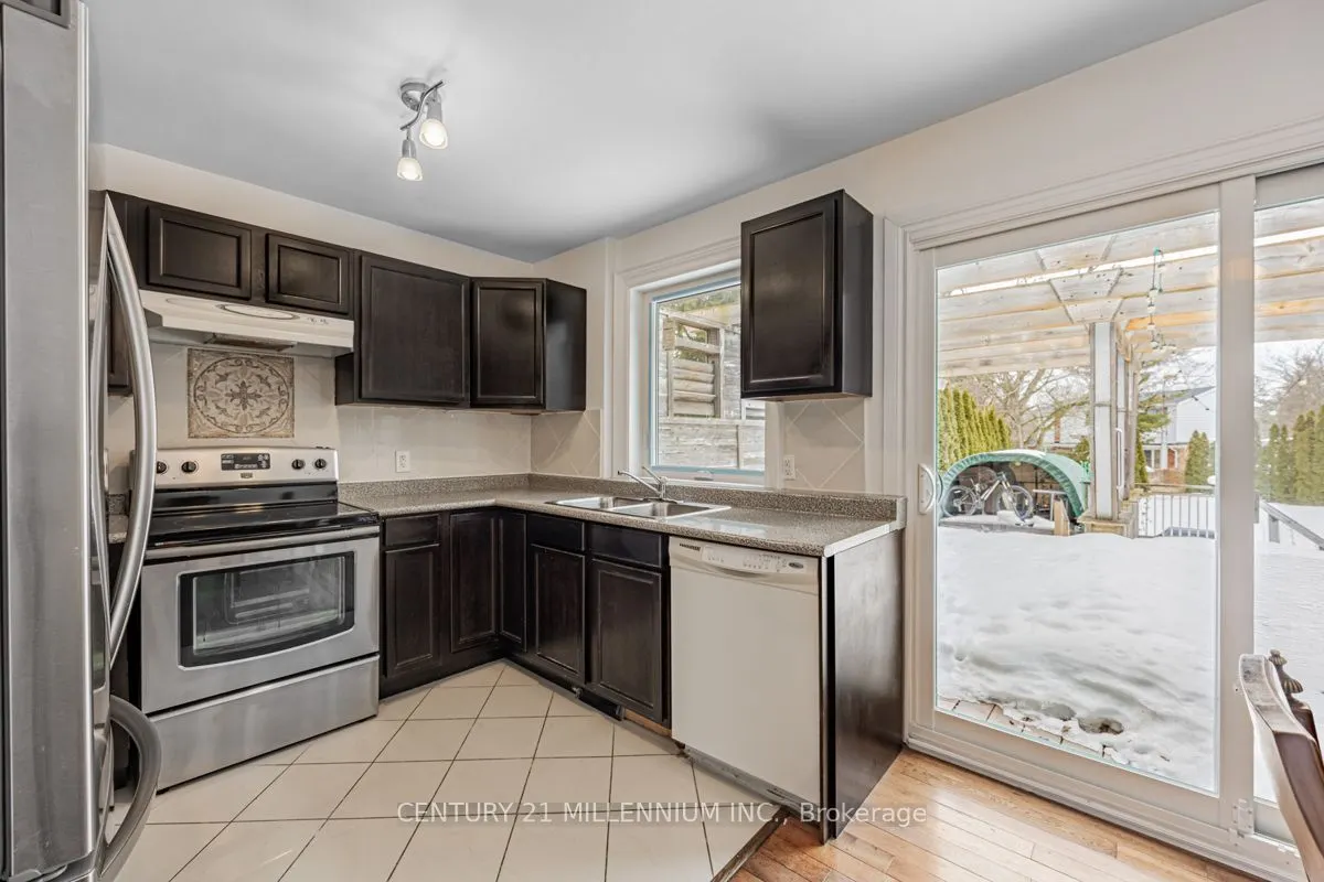 15 Benary Crescent