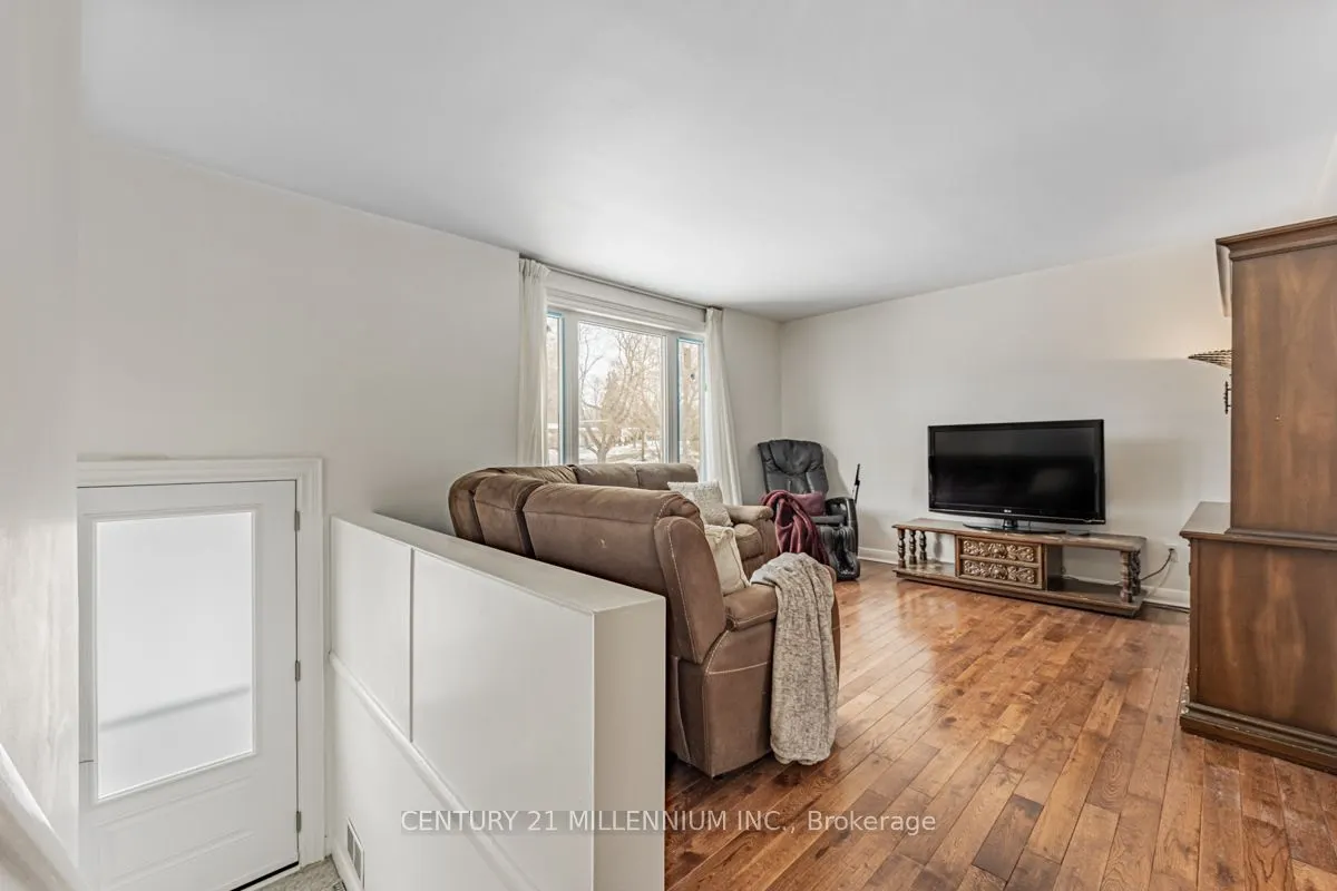15 Benary Crescent