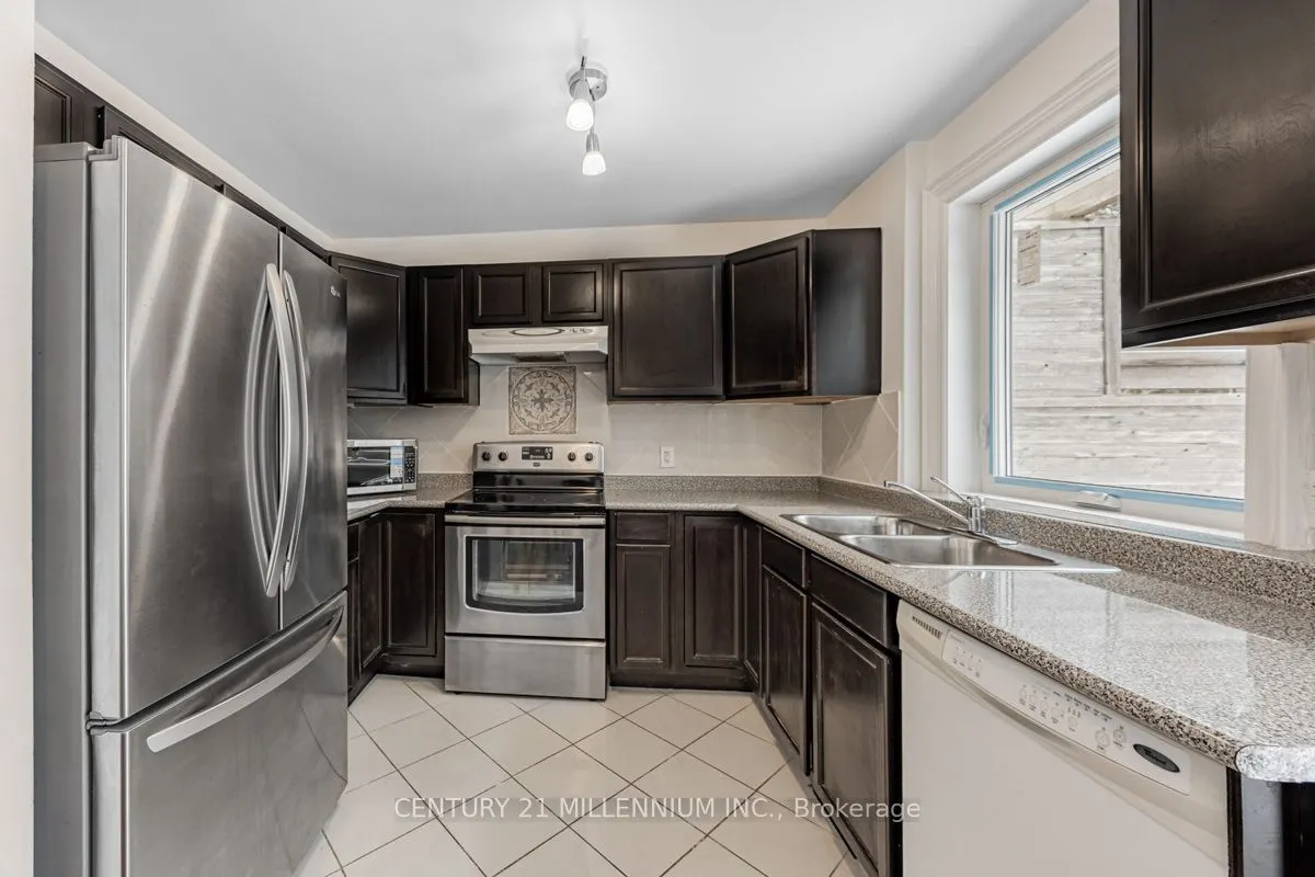 15 Benary Crescent
