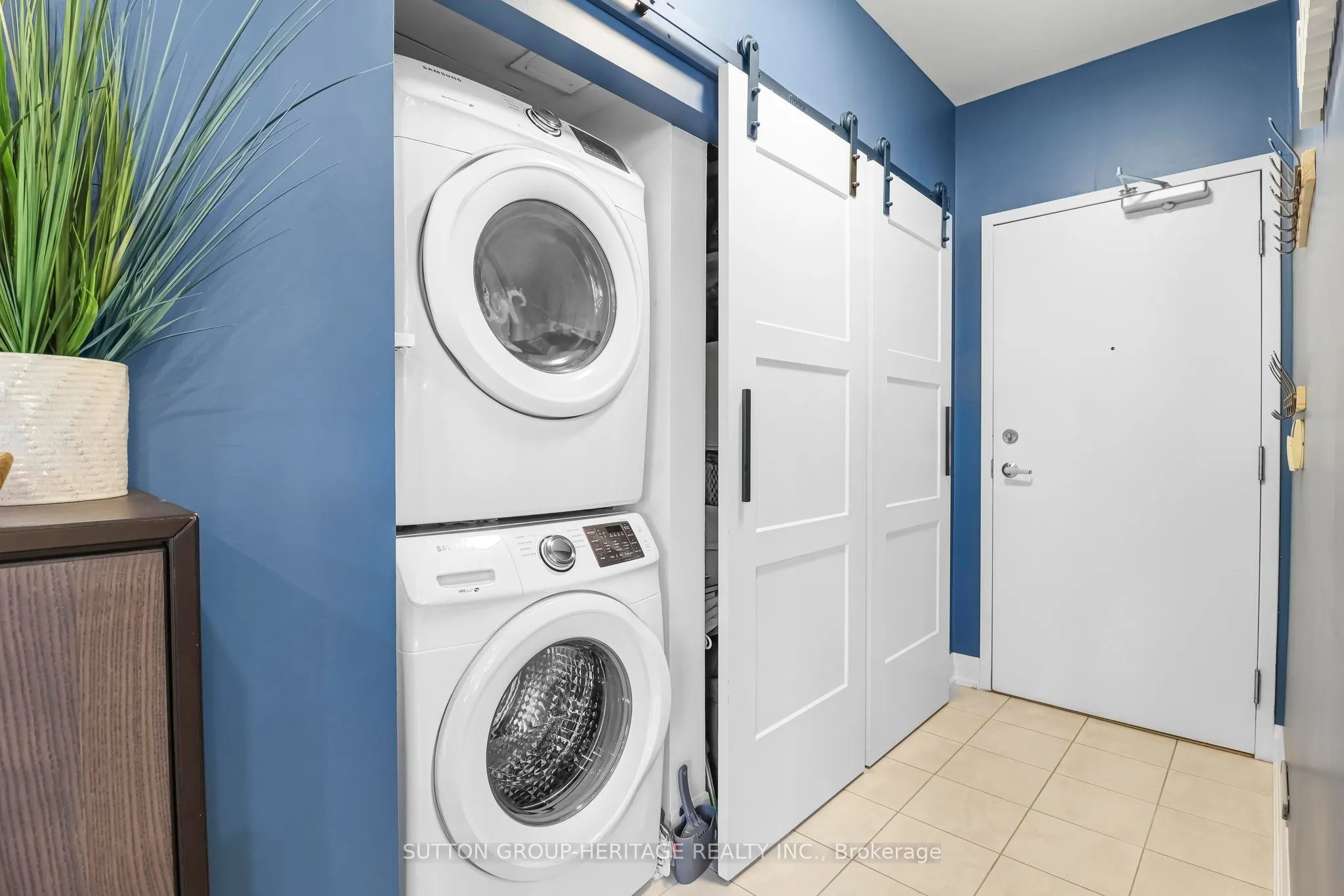 38 Lee Centre Drive, #PH 501