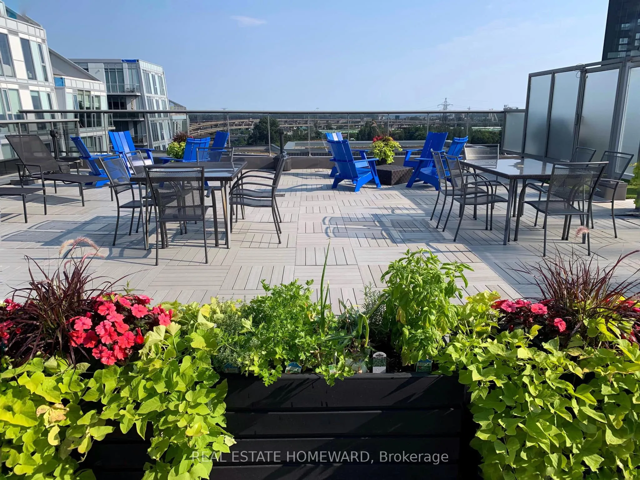 625 Queen Street E, #504