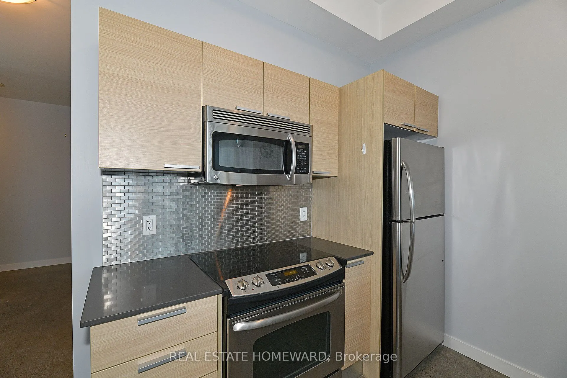 625 Queen Street E, #504
