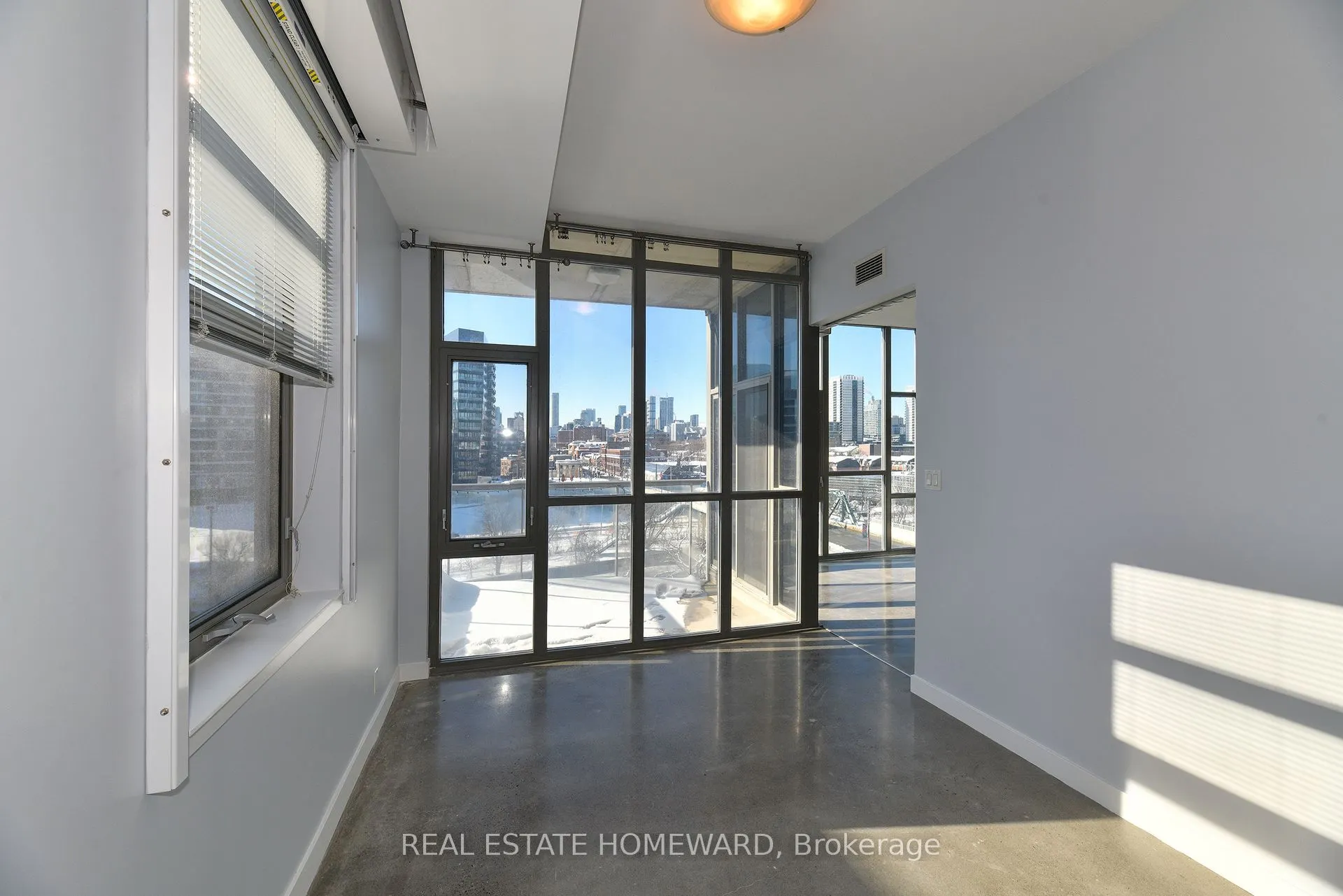 625 Queen Street E, #504