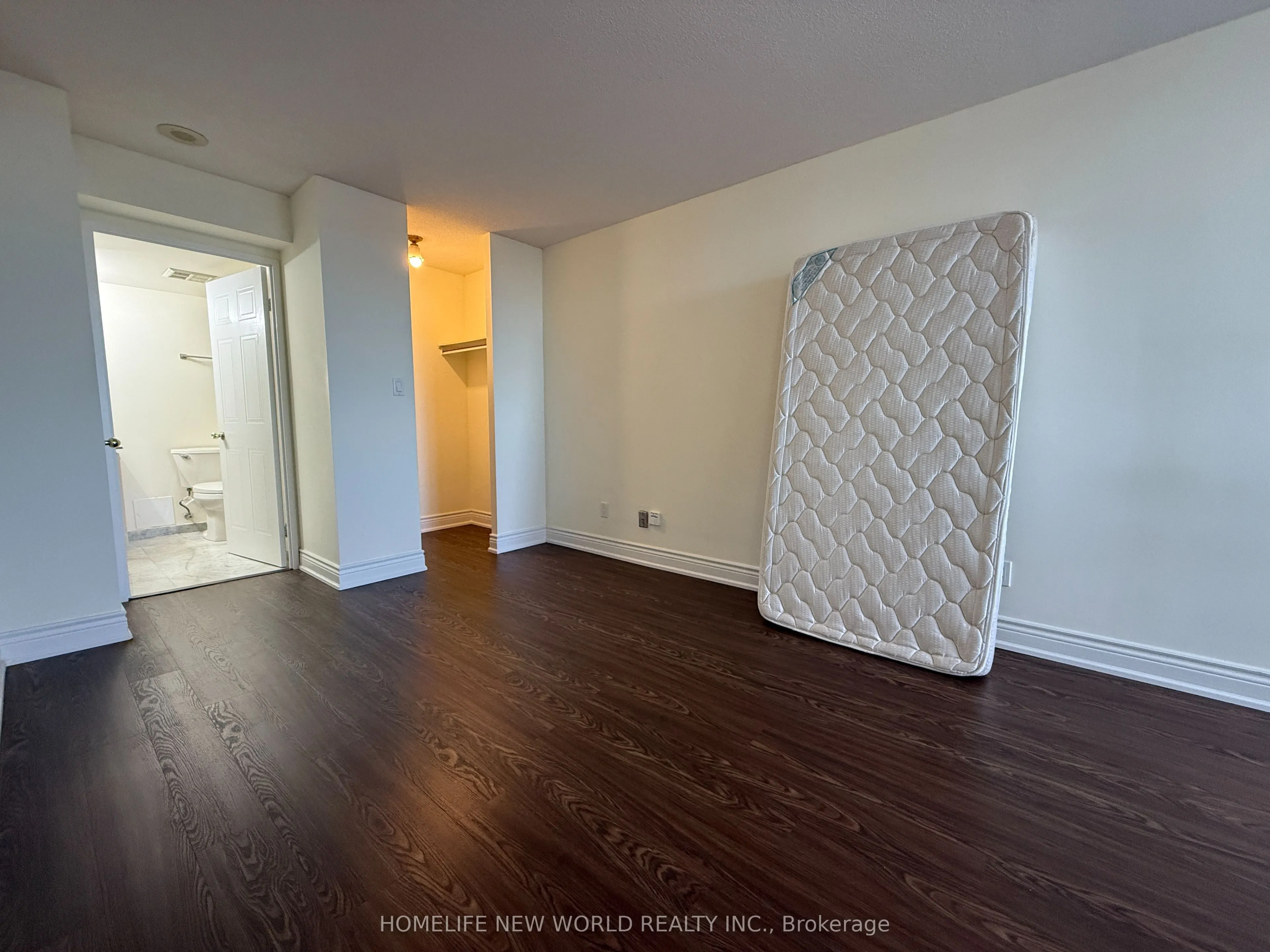 80 Alton Towers Circle, #902