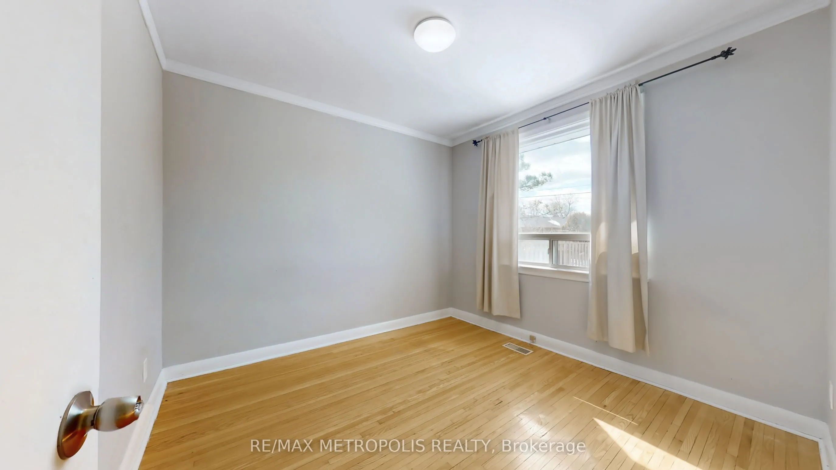 16 PERIVALE Crescent