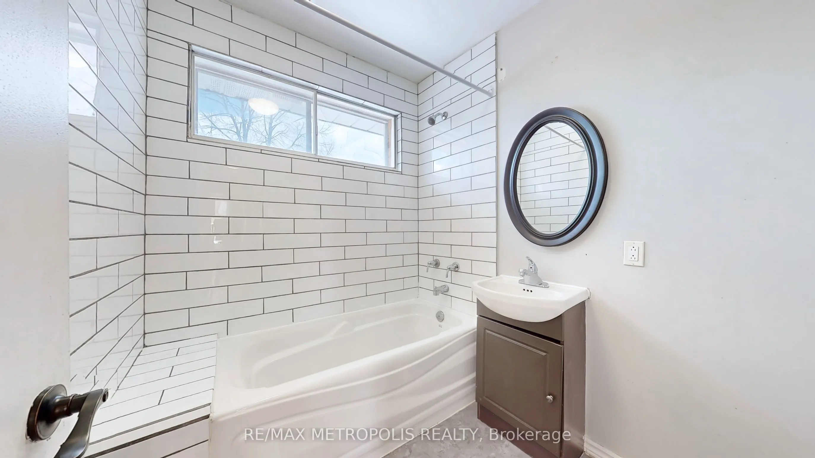 16 PERIVALE Crescent