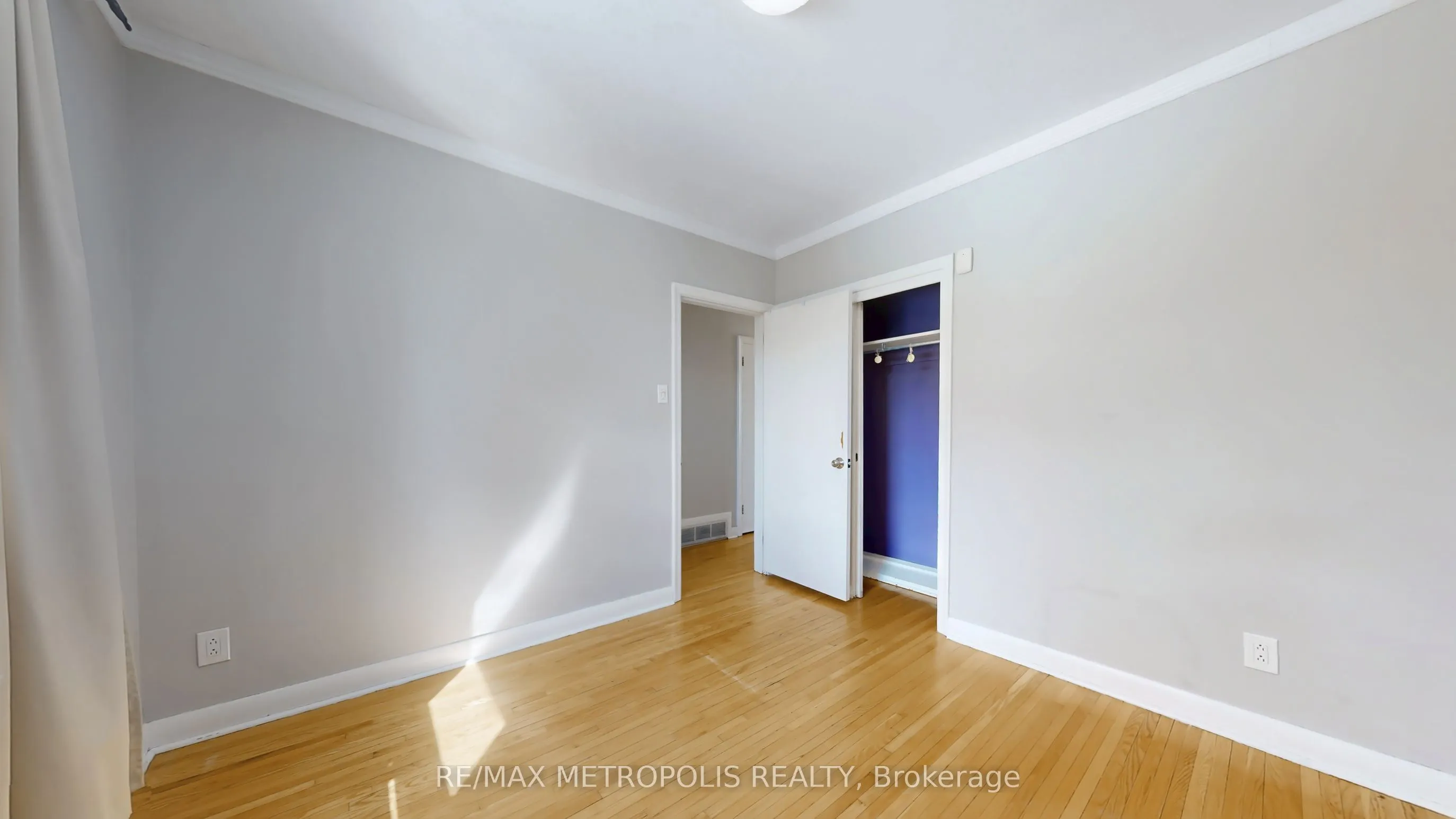 16 PERIVALE Crescent