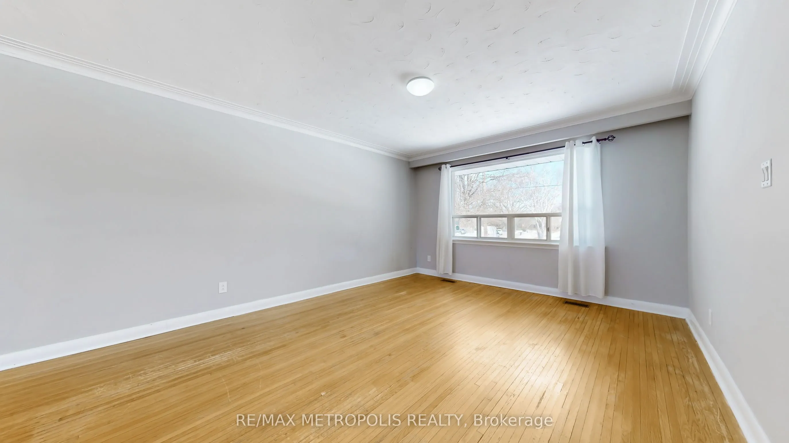16 PERIVALE Crescent