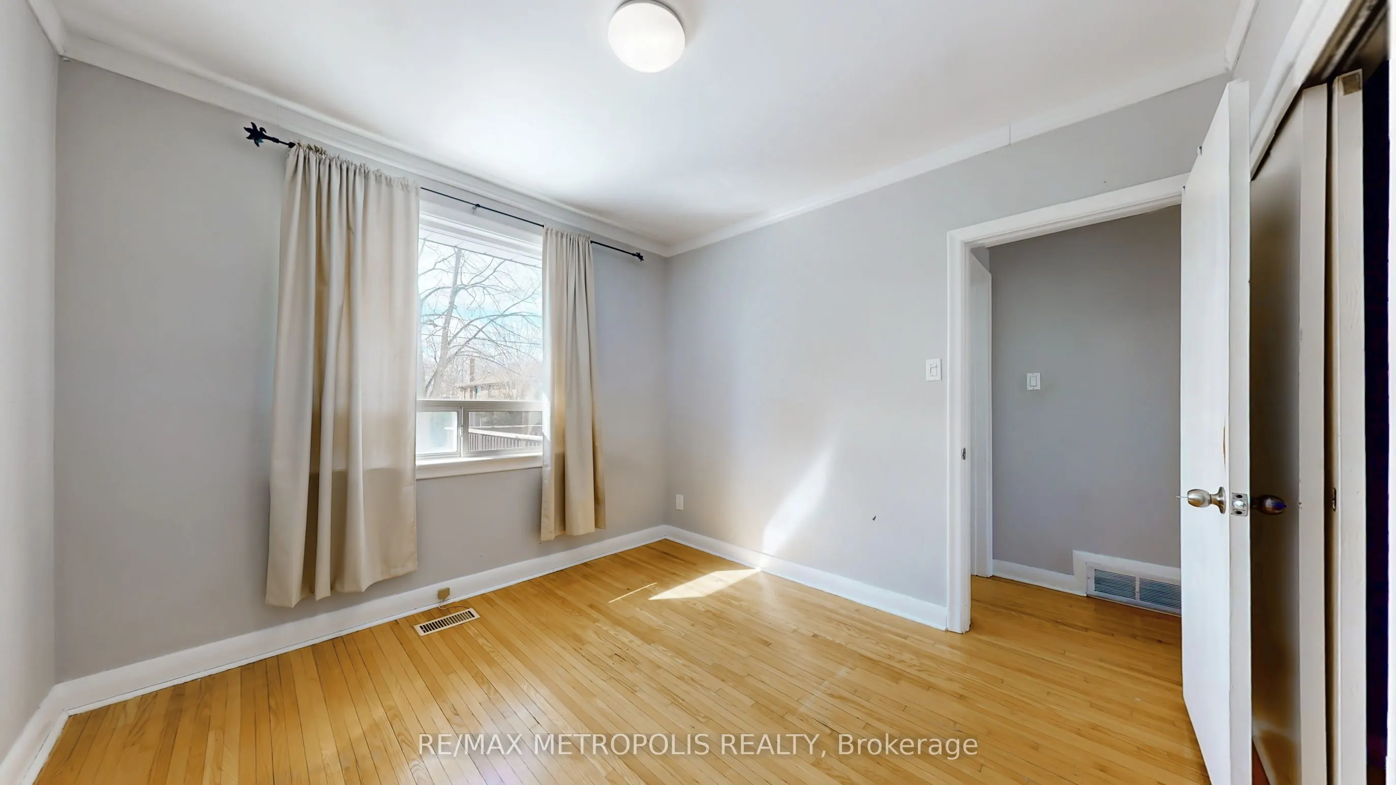 16 PERIVALE Crescent