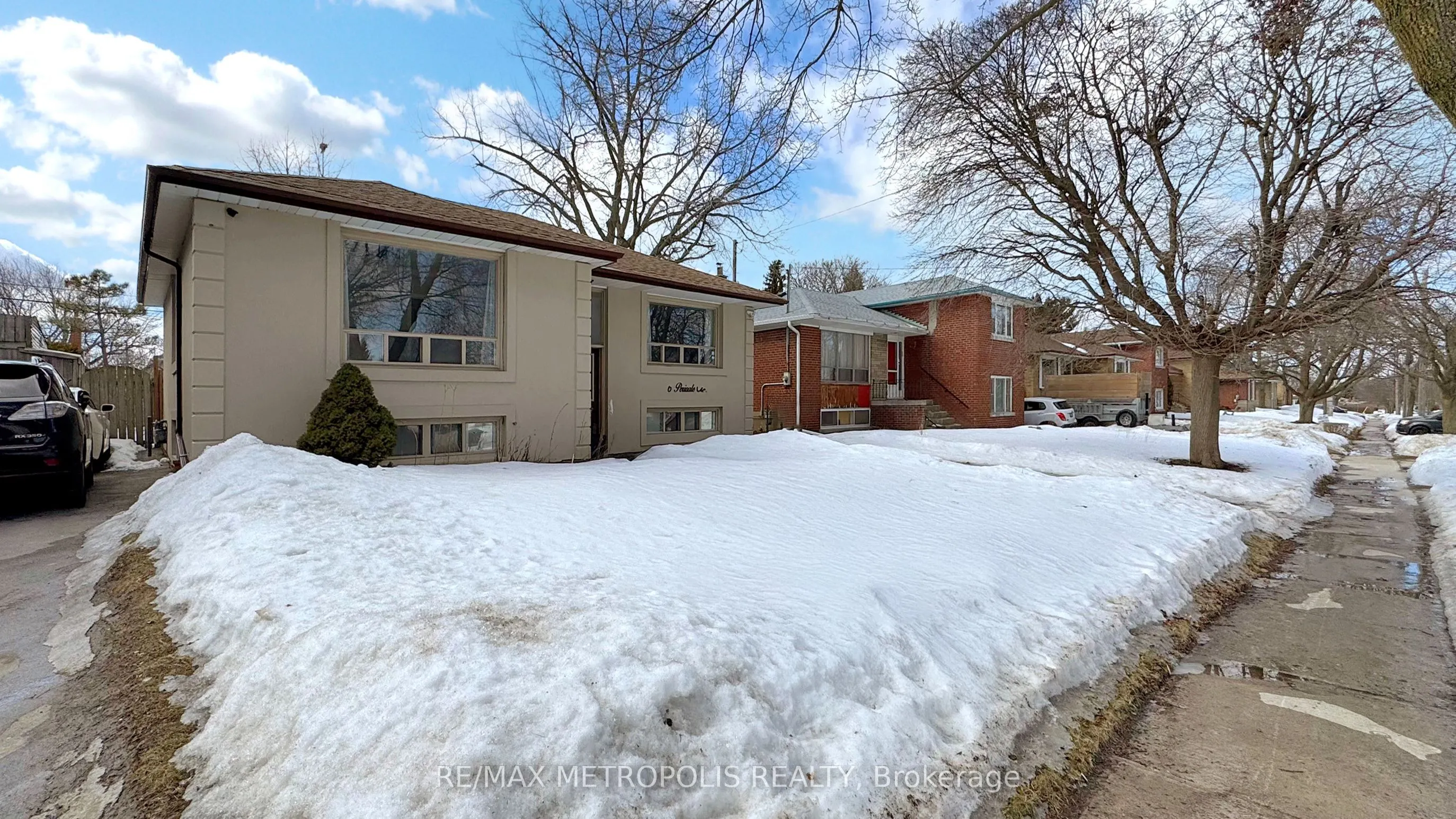 16 PERIVALE Crescent