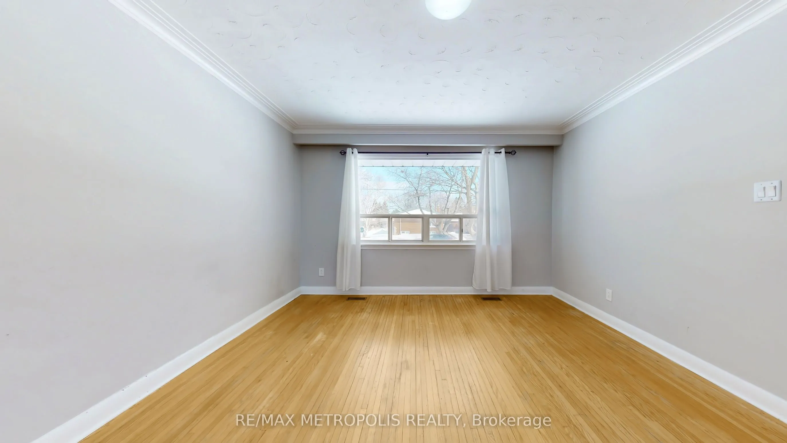 16 PERIVALE Crescent