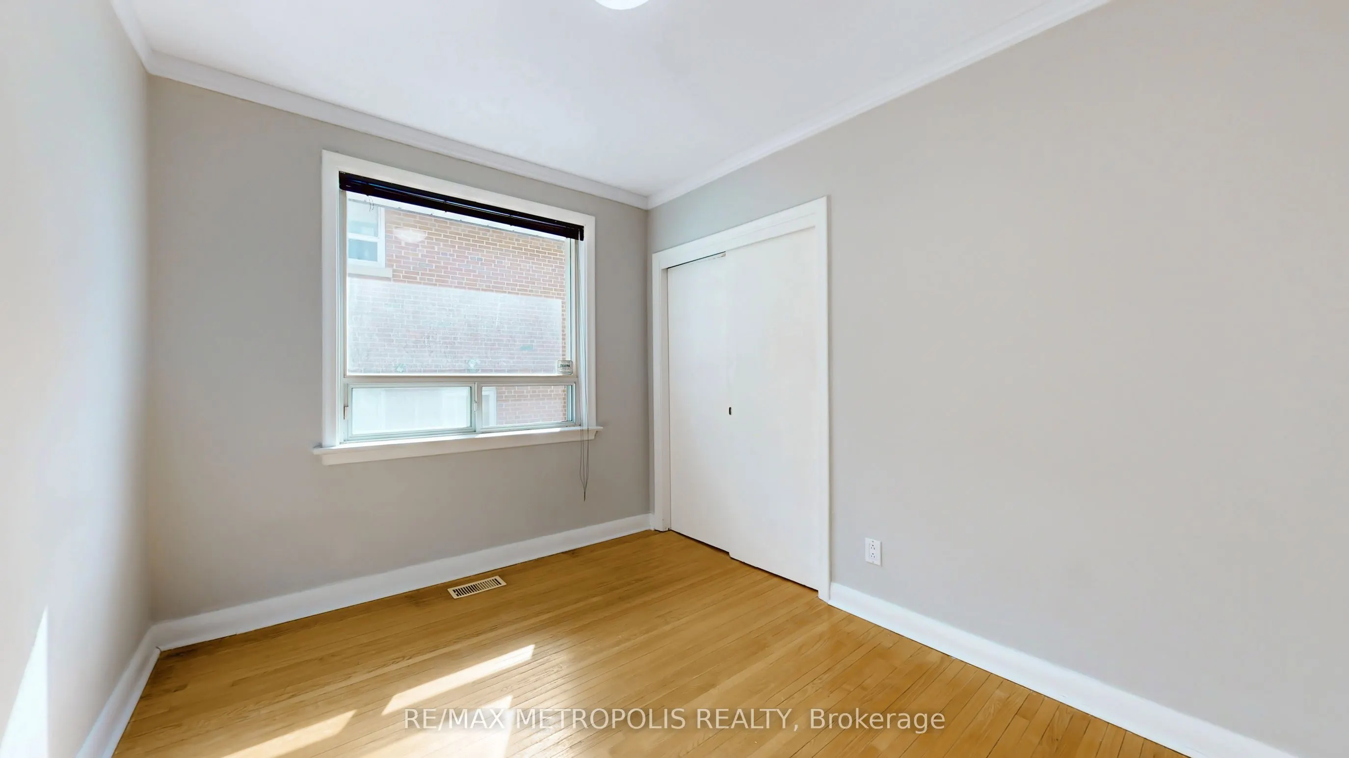 16 PERIVALE Crescent