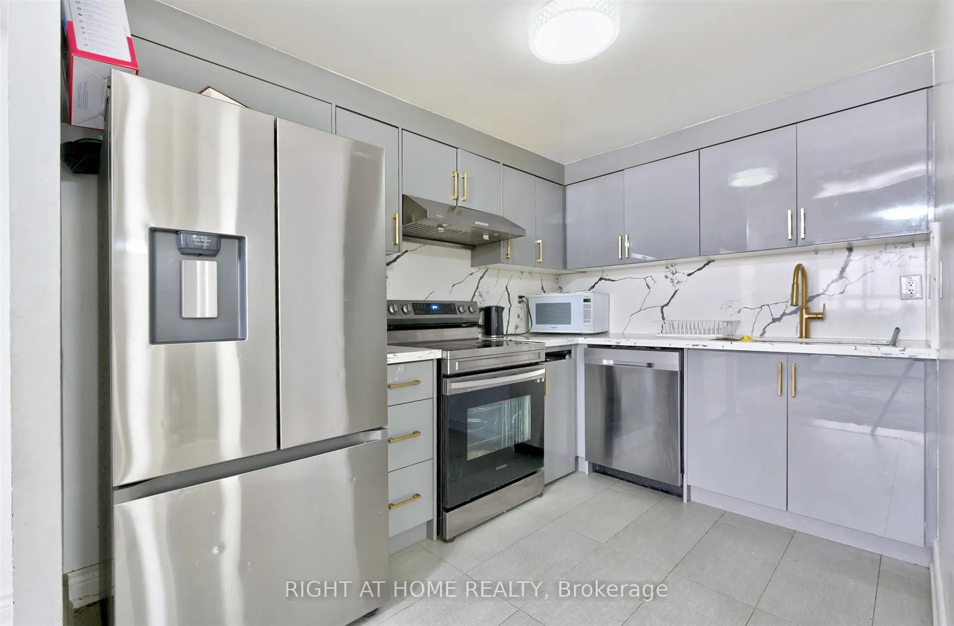 5580 Sheppard Avenue E, #220