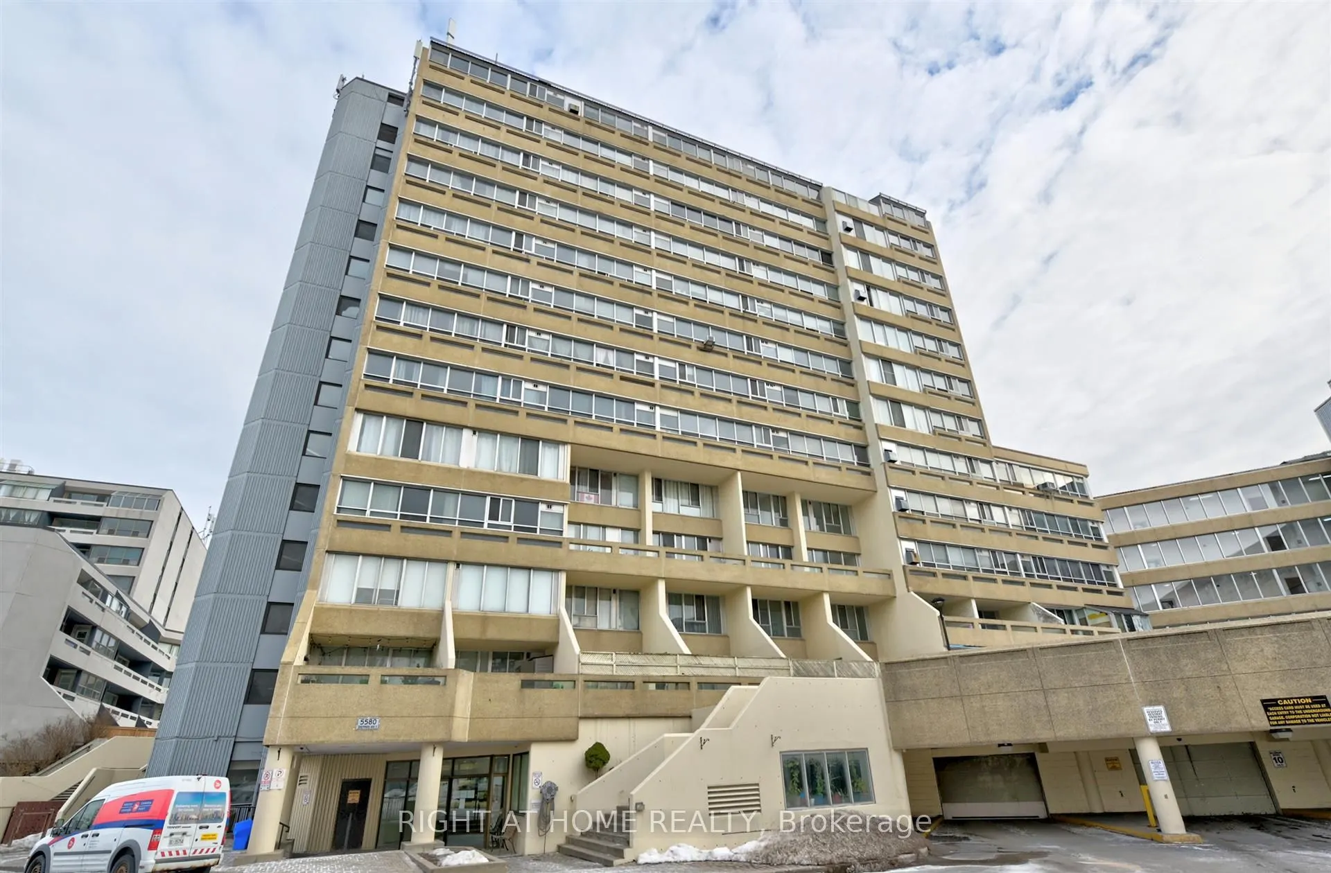 5580 Sheppard Avenue E, #220