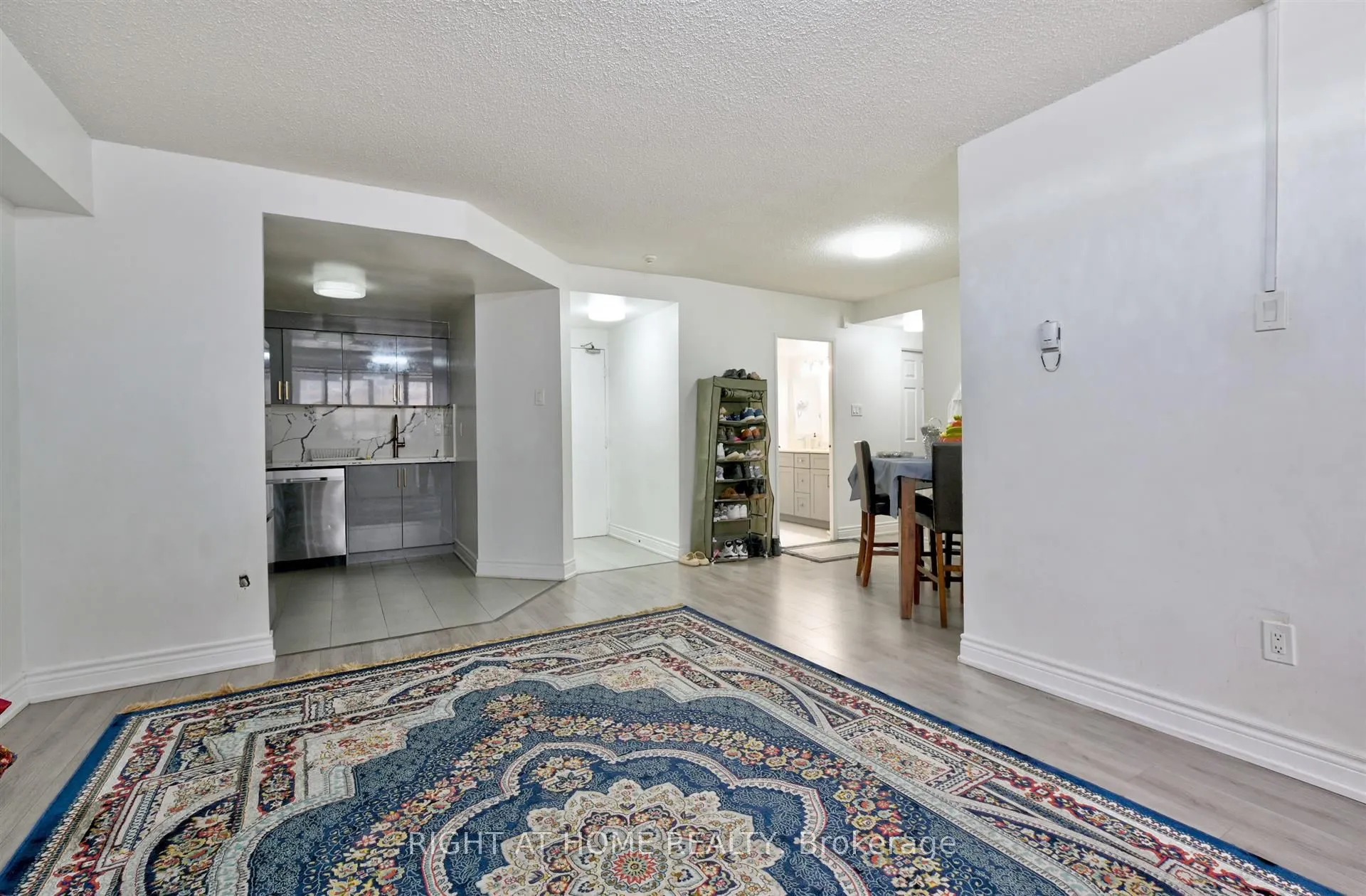 5580 Sheppard Avenue E, #220