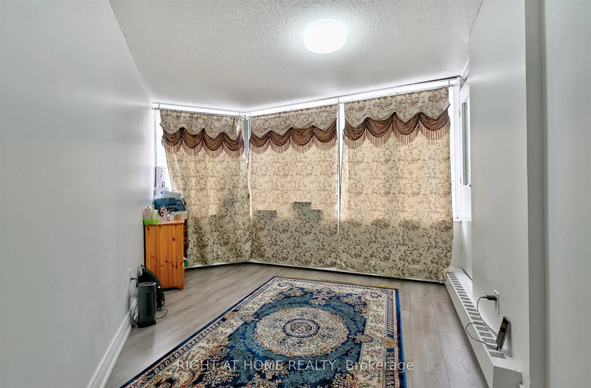 5580 Sheppard Avenue E, #220