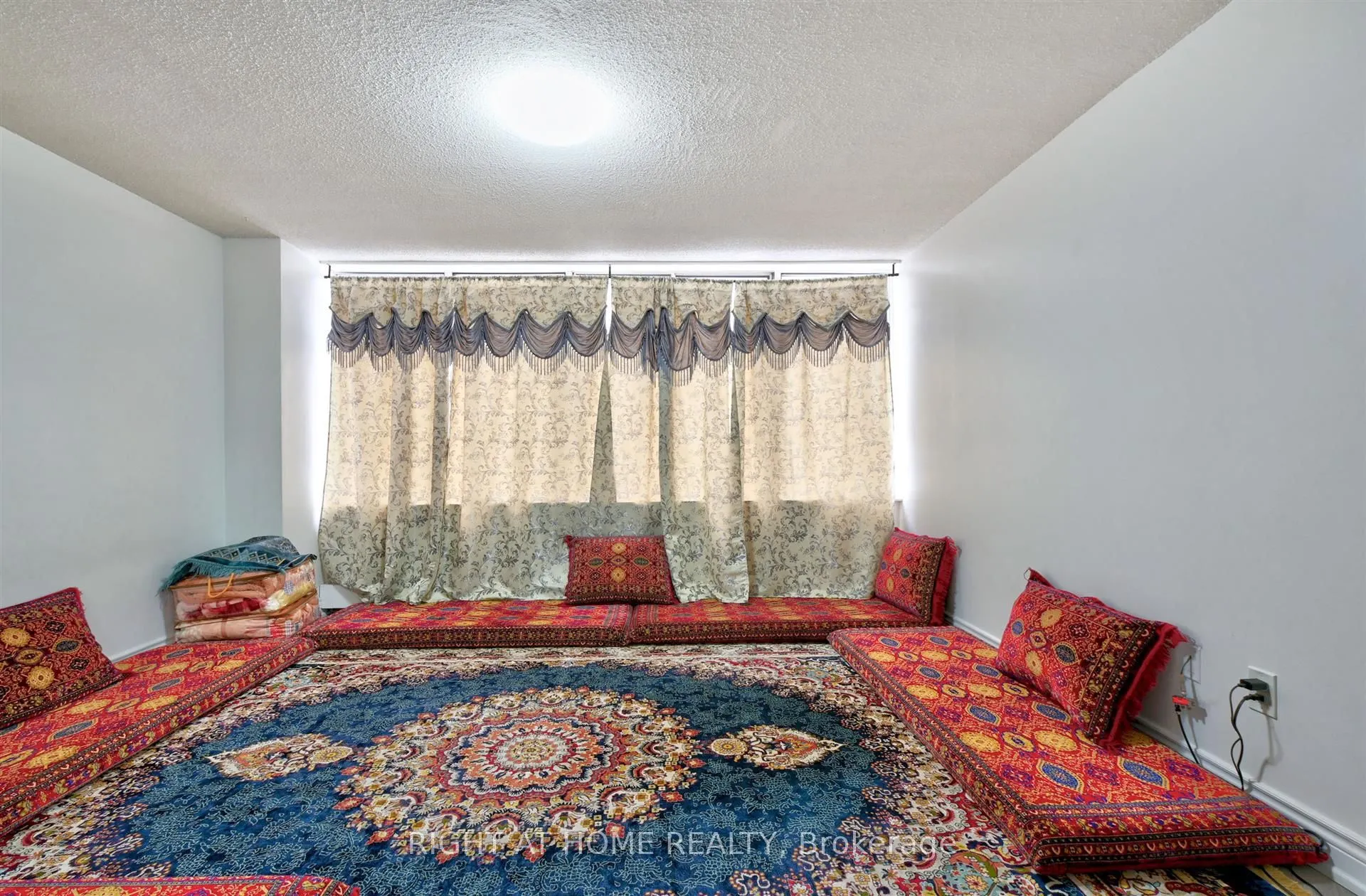 5580 Sheppard Avenue E, #220