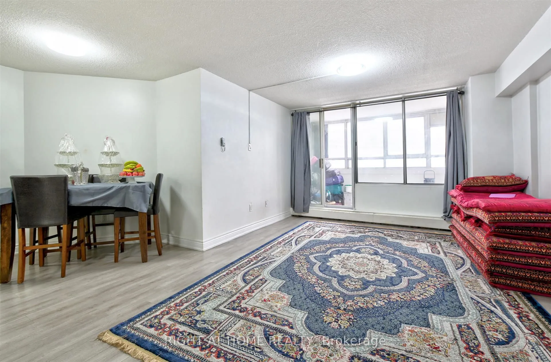 5580 Sheppard Avenue E, #220