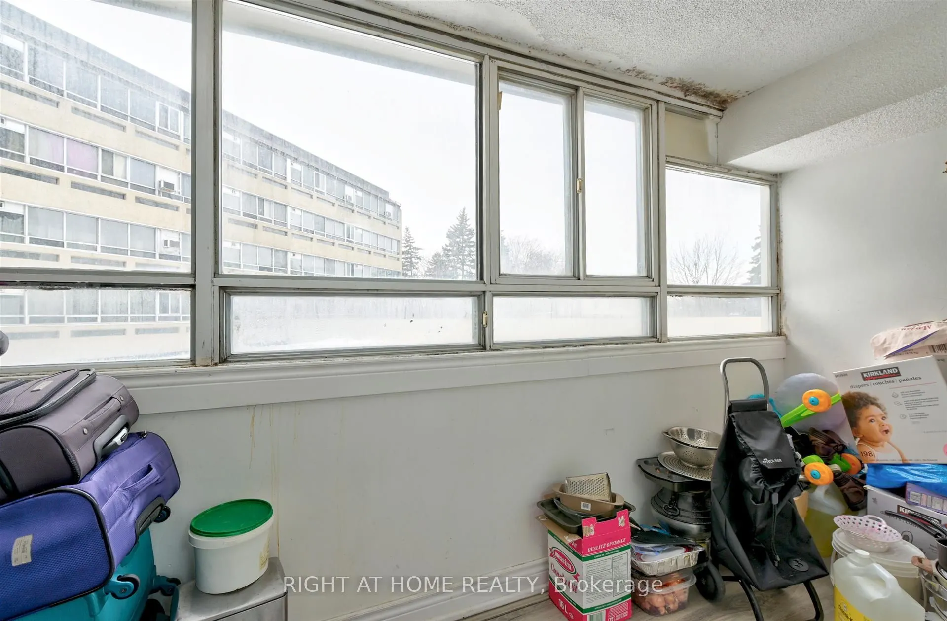 5580 Sheppard Avenue E, #220