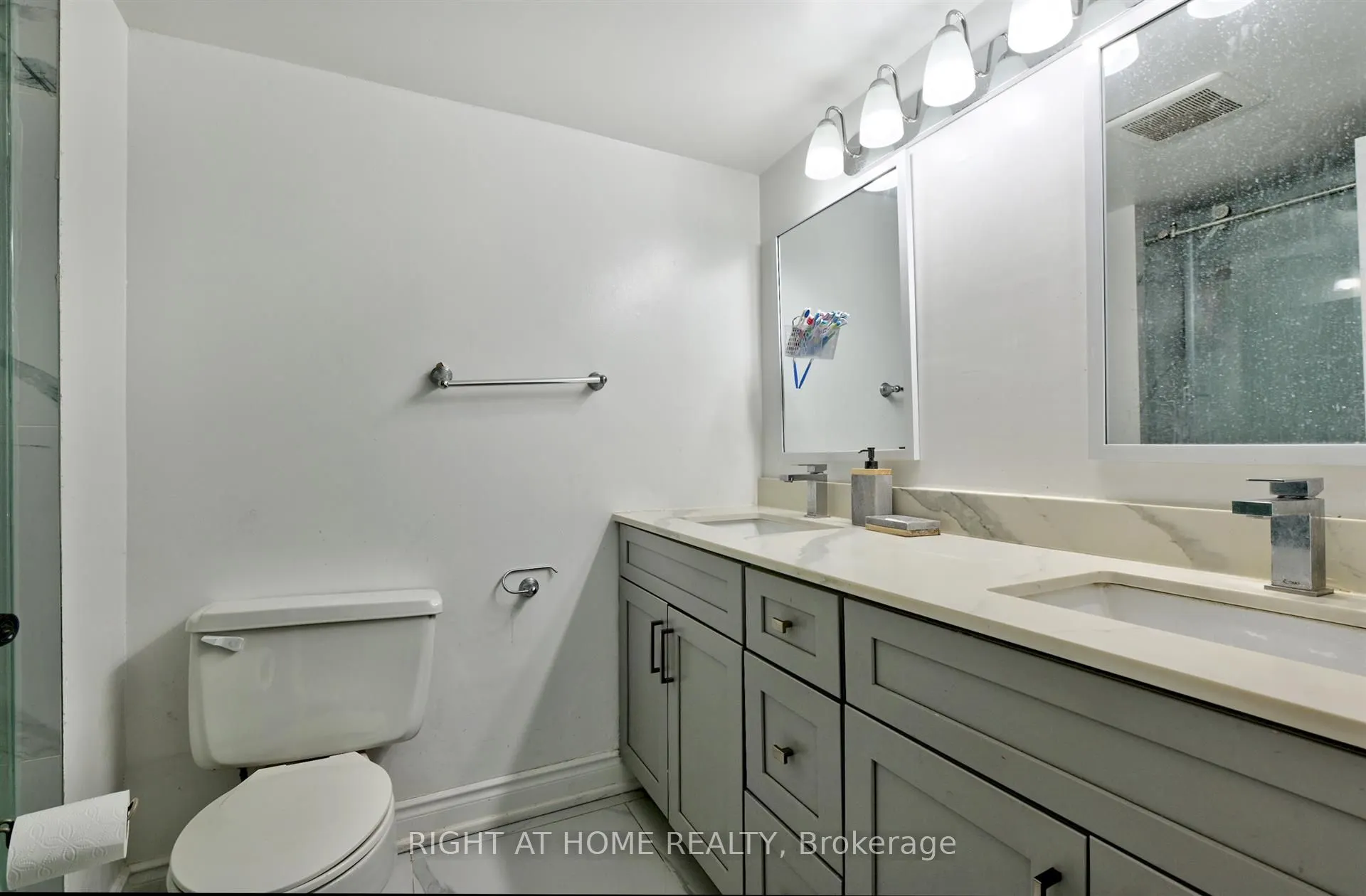 5580 Sheppard Avenue E, #220