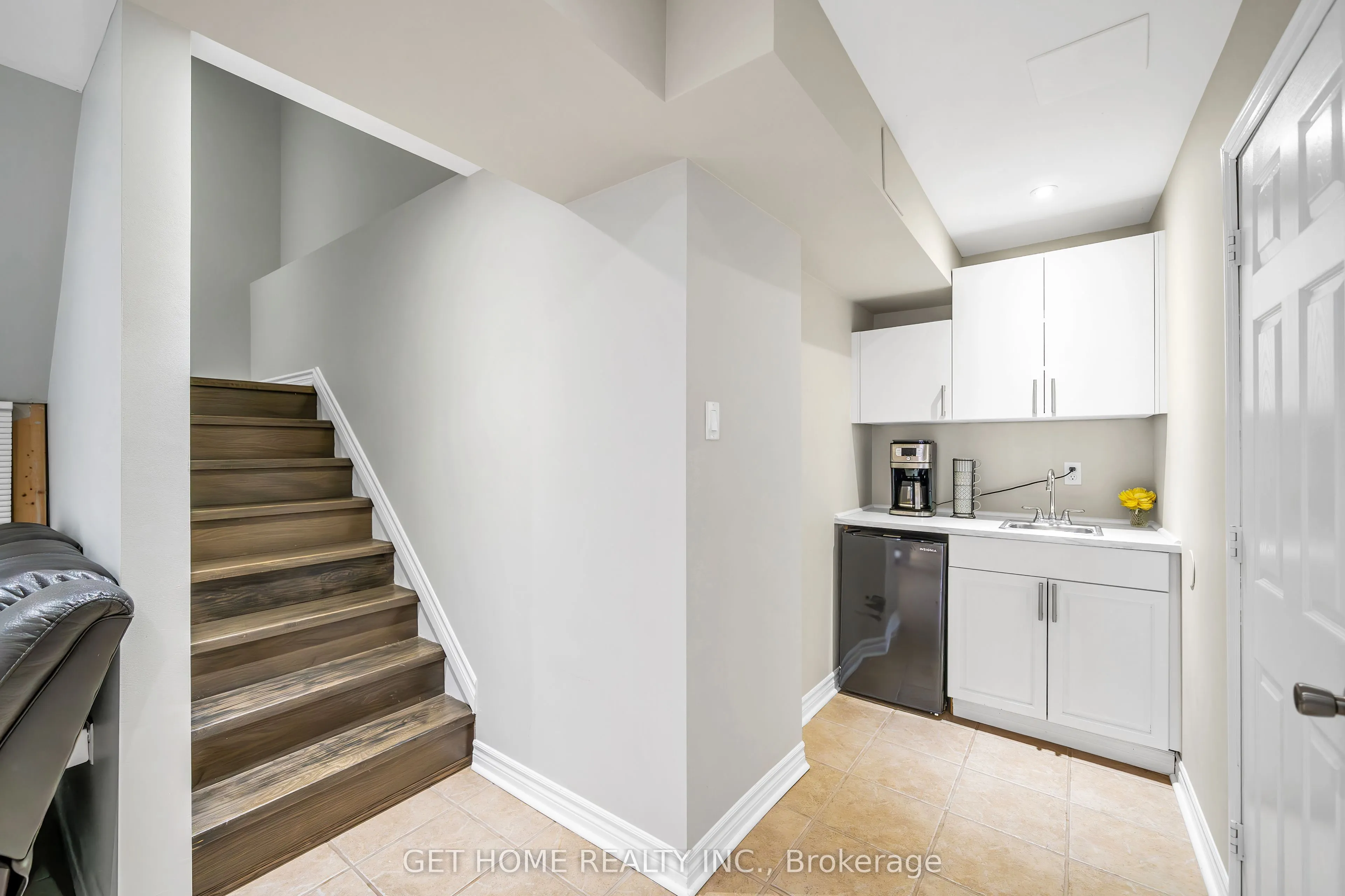 1880 Birchview Drive