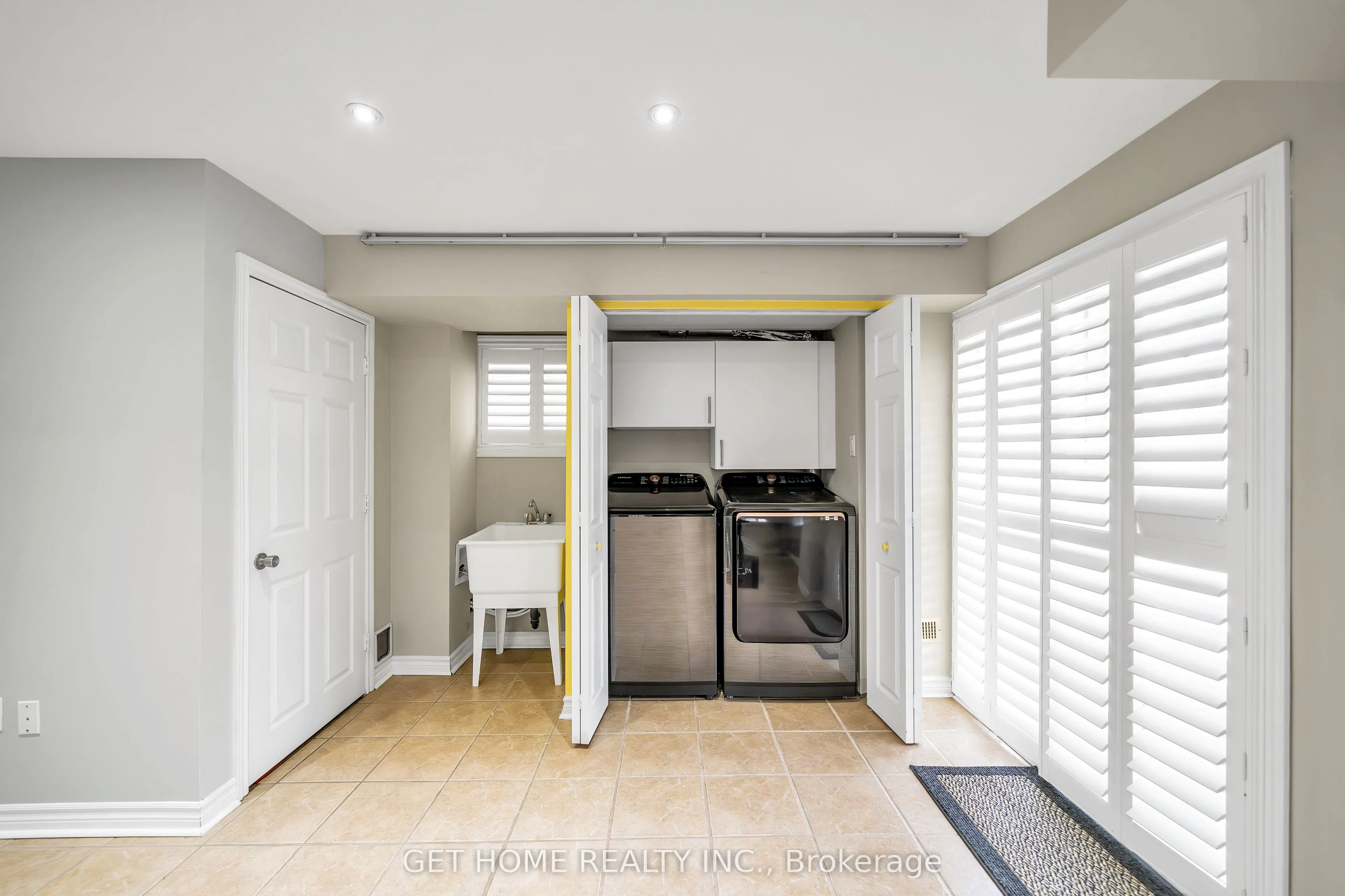 1880 Birchview Drive