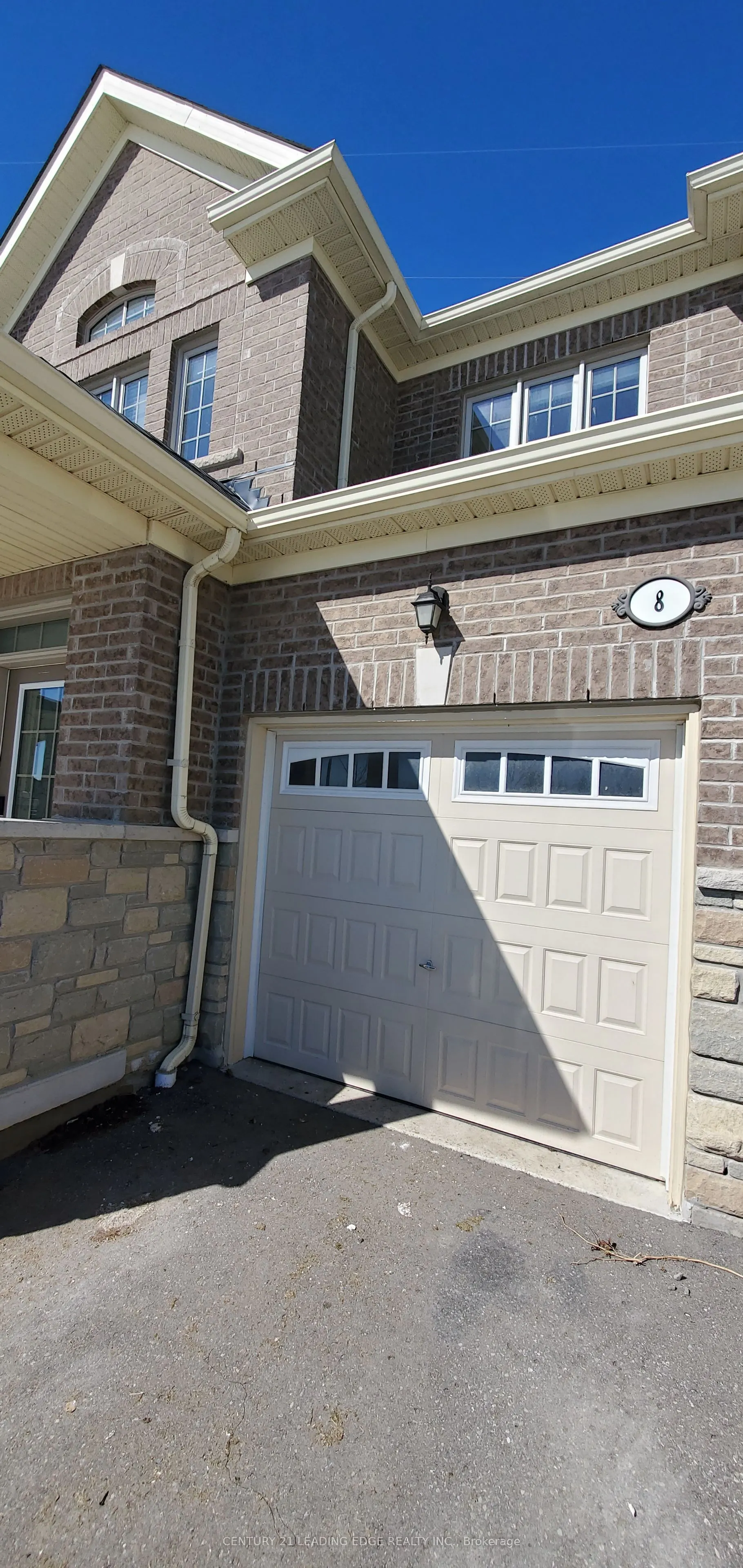 8 Hurst Drive