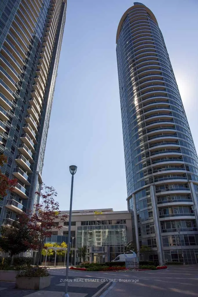 125 Village Green Square, #3711