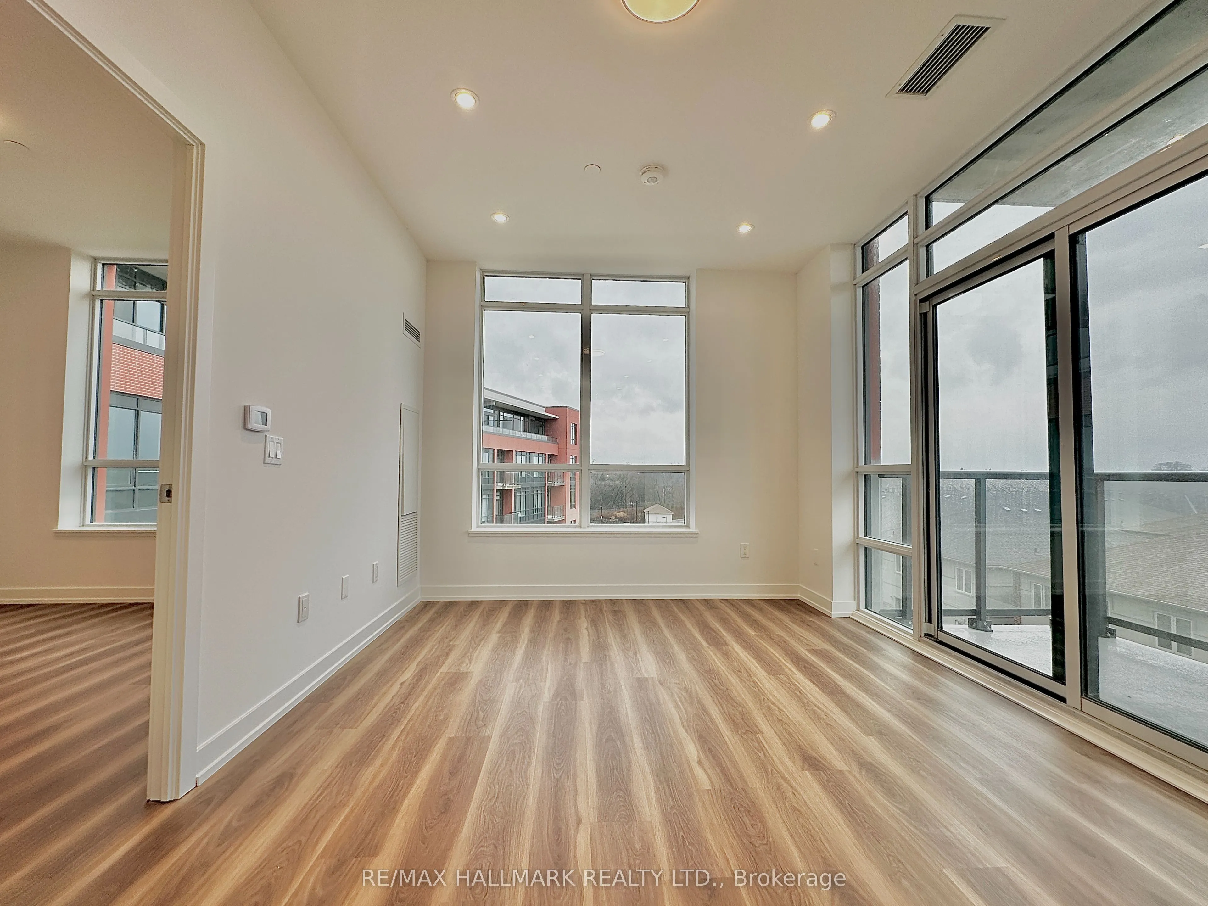 1010 Dundas Street E, #504