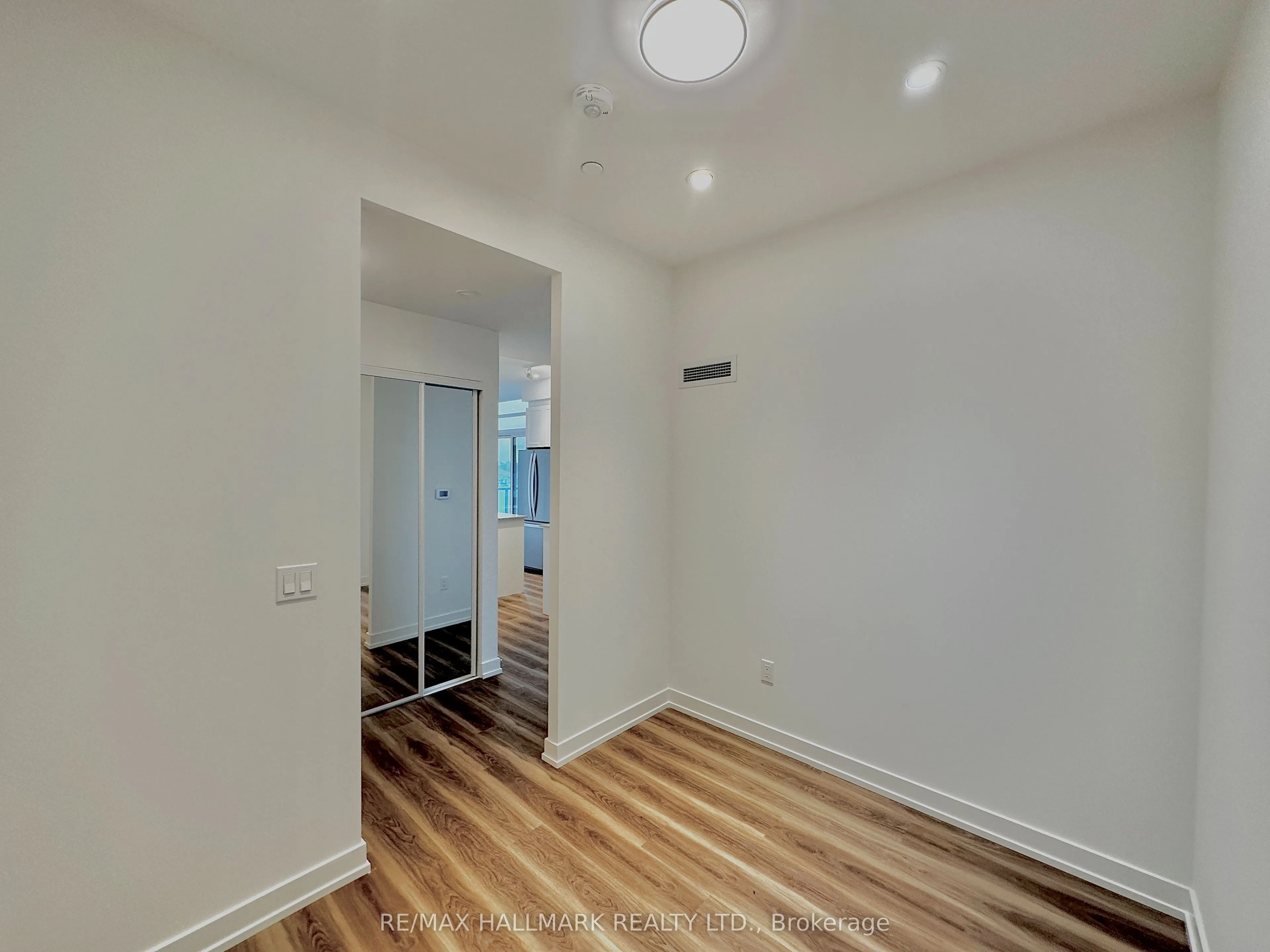1010 Dundas Street E, #504