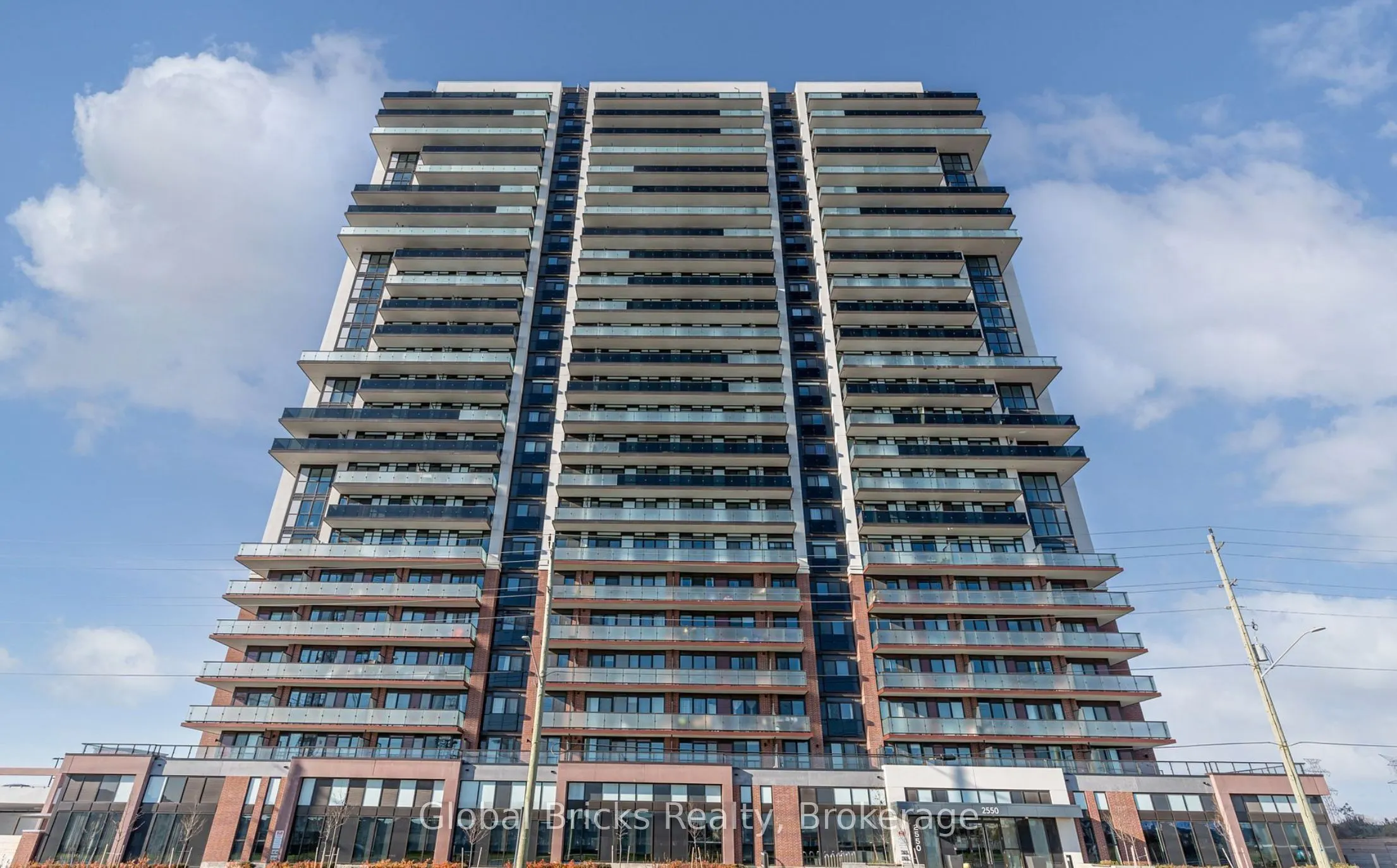 2550 Simcoe Street N, #2117