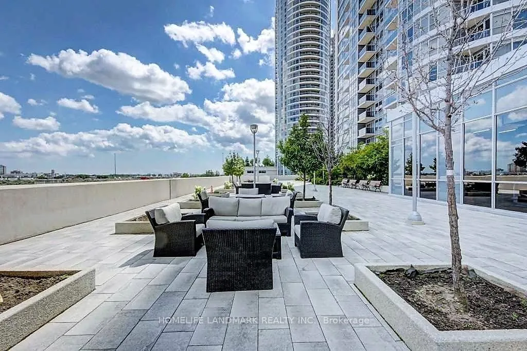 181 Village Green Square, #2216