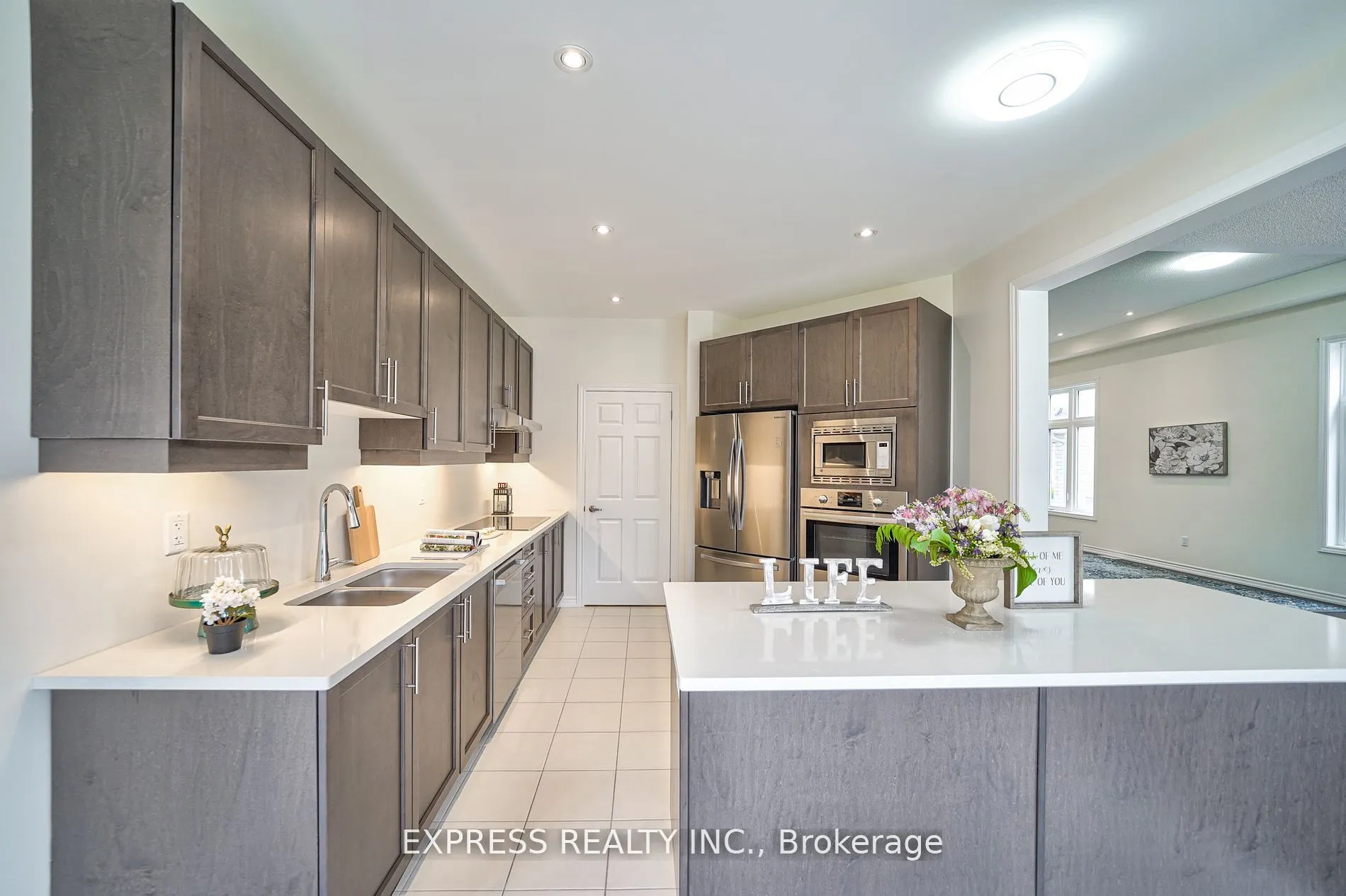 6 Morley Crescent