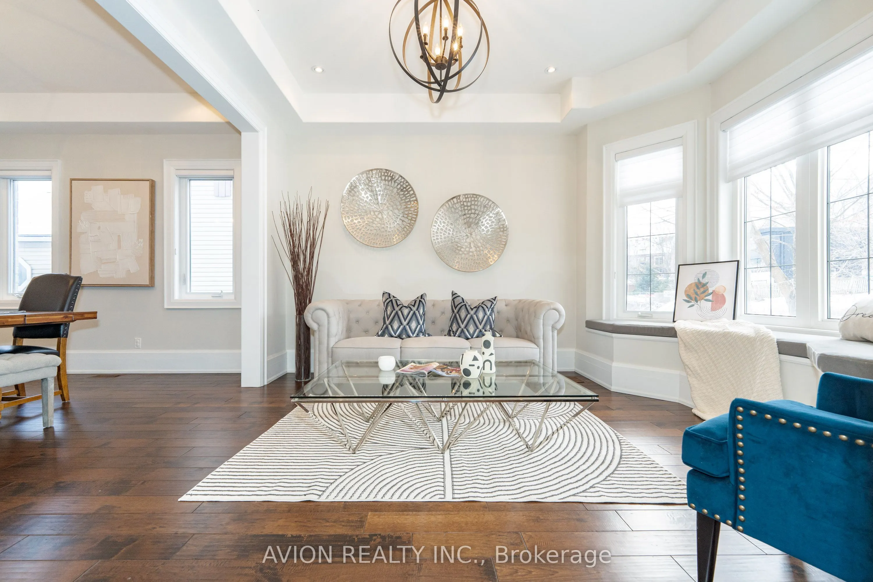 705 Hillview Crescent