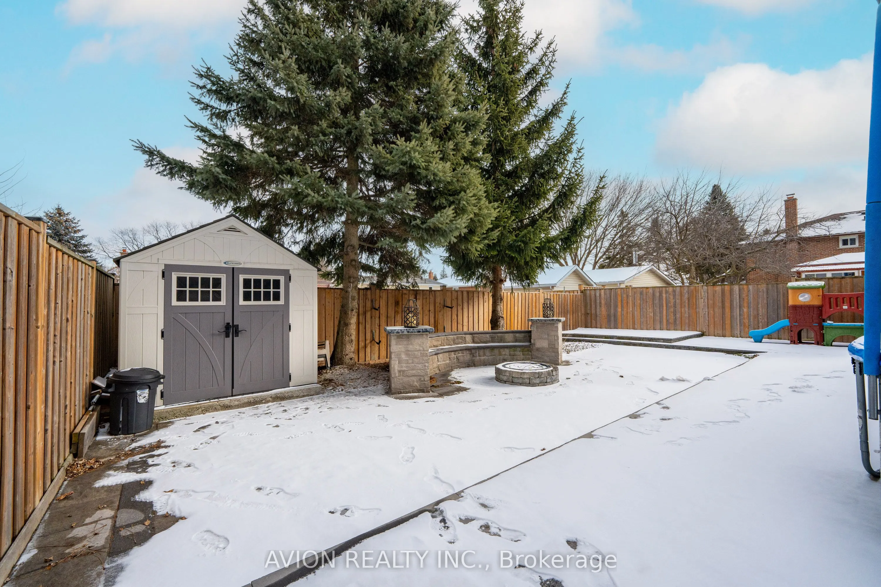 705 Hillview Crescent