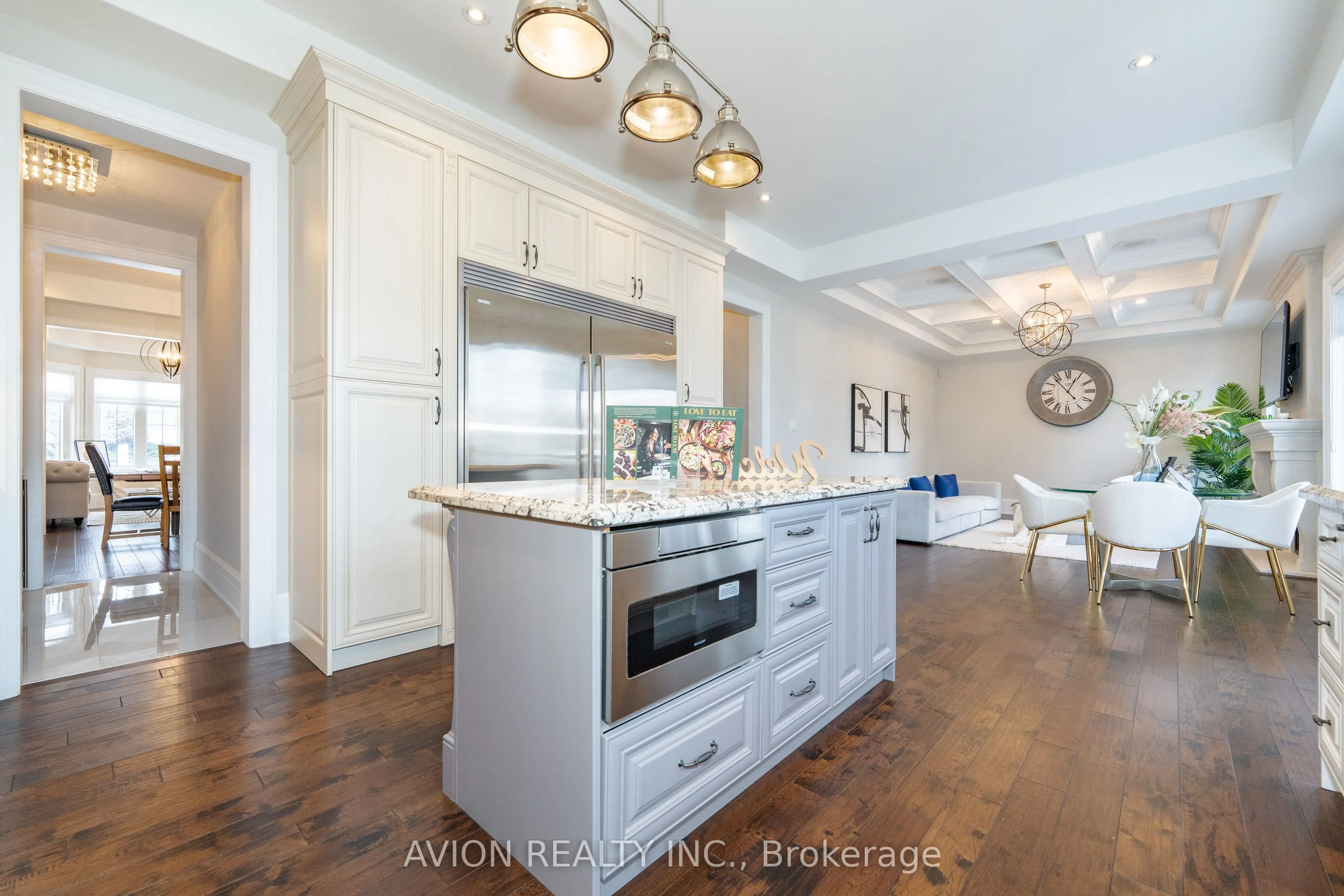 705 Hillview Crescent