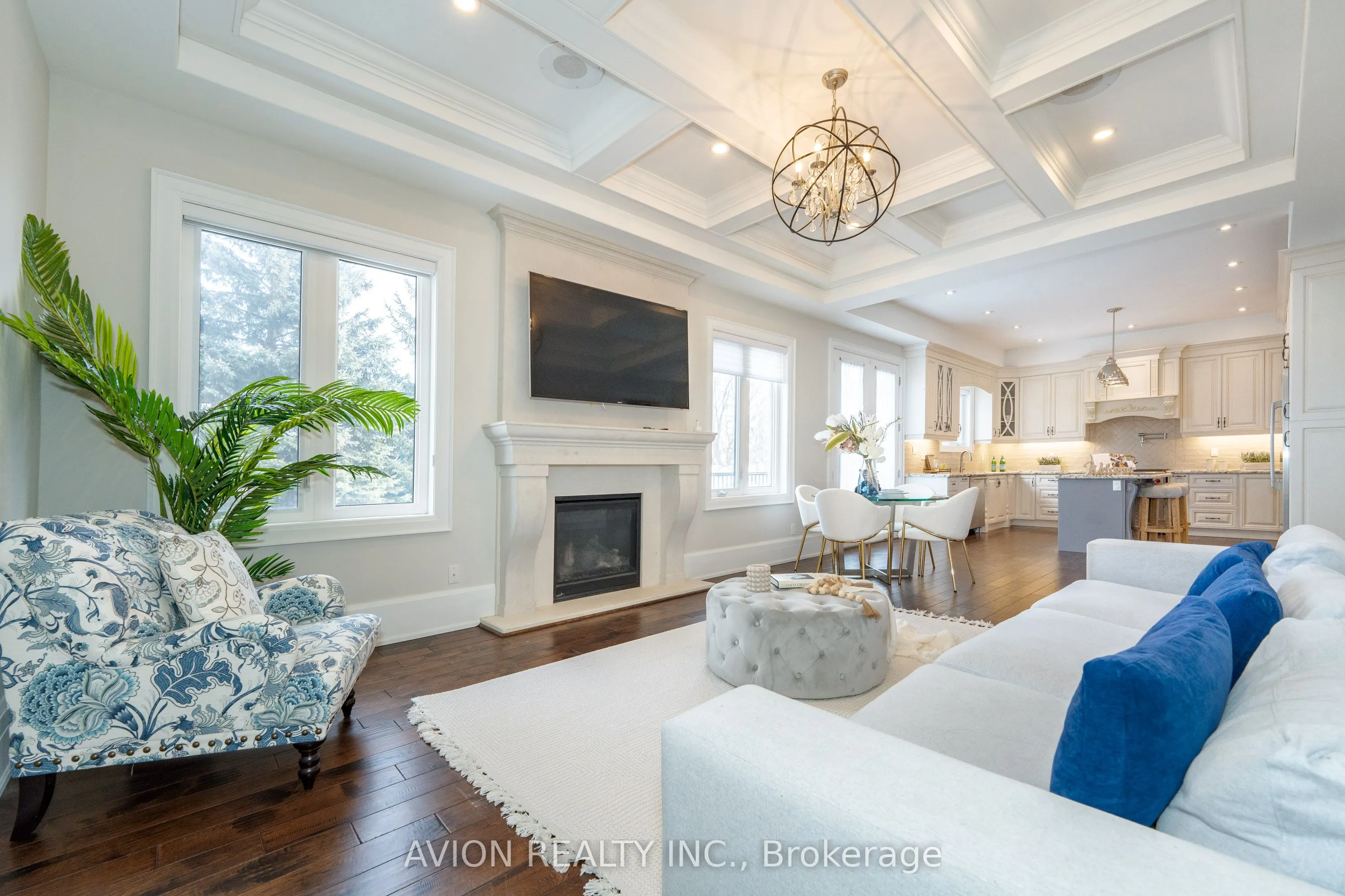 705 Hillview Crescent