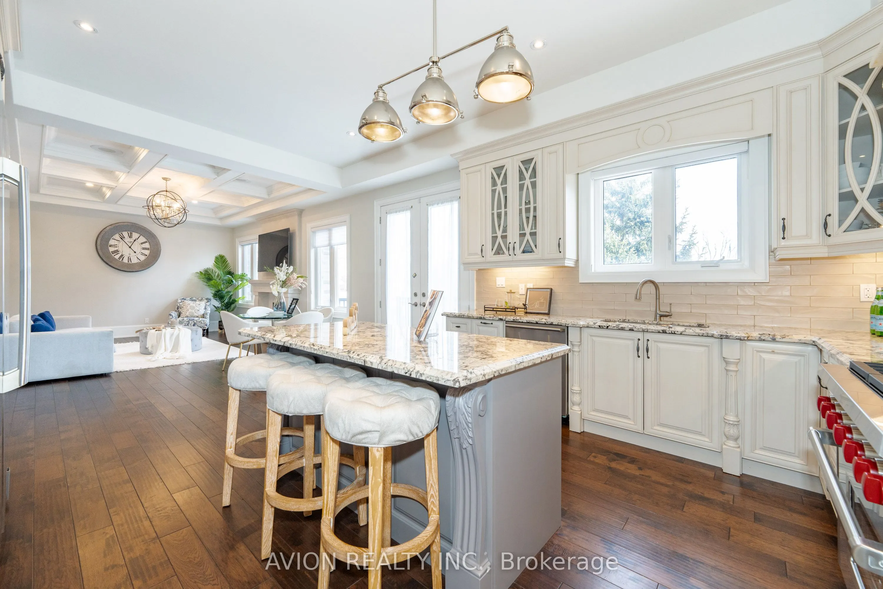 705 Hillview Crescent